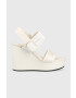 Calvin Klein Jeans Sandále WEDGE SANDAL BADGE dámske biela farba na kline YW0YW01028 - Pepit.sk