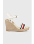 Tommy Hilfiger Sandále CORPORATE WEDGE dámske béžová farba na kline FW0FW07086 - Pepit.sk