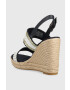 Tommy Hilfiger Sandále GOLDEN WEBBING WEDGE dámske tmavomodrá farba na kline FW0FW07089 - Pepit.sk