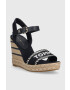 Tommy Hilfiger Sandále SEASONAL WEBBING WEDGE dámske tmavomodrá farba na platforme FW0FW07088 - Pepit.sk