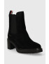 Tommy Hilfiger Semišové topánky chelsea ESSENTIAL MIDHEEL SUEDE BOOTIE dámske čierna farba na podpätku FW0FW07522 - Pepit.sk