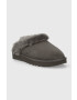 Ugg Semišové papuče W CLASSIC SLIPPER II Classic Slipper II šedá farba 1130876 CHRC - Pepit.sk