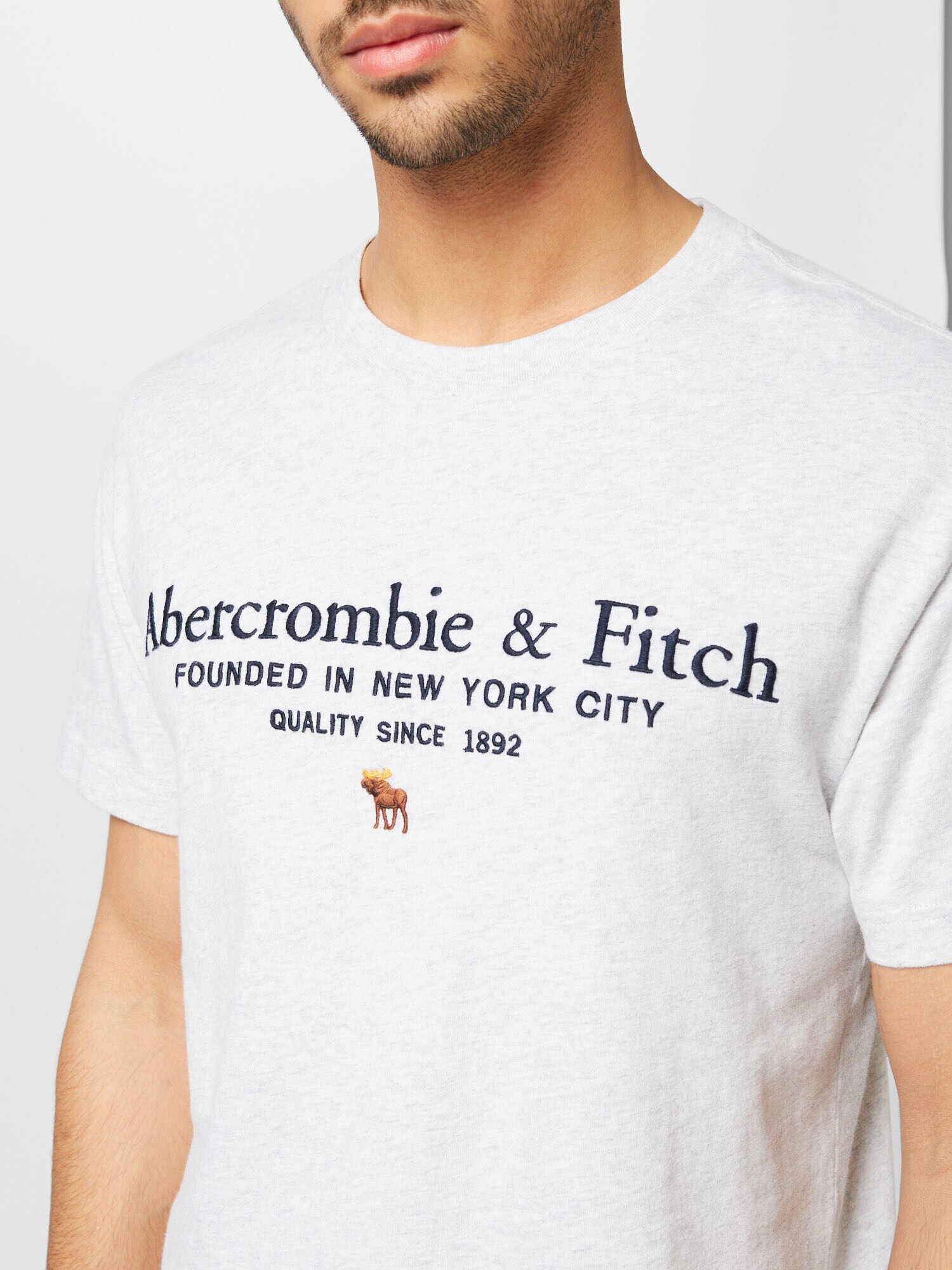 Abercrombie & Fitch Tričko námornícka modrá / svetlohnedá / sivá melírovaná - Pepit.sk