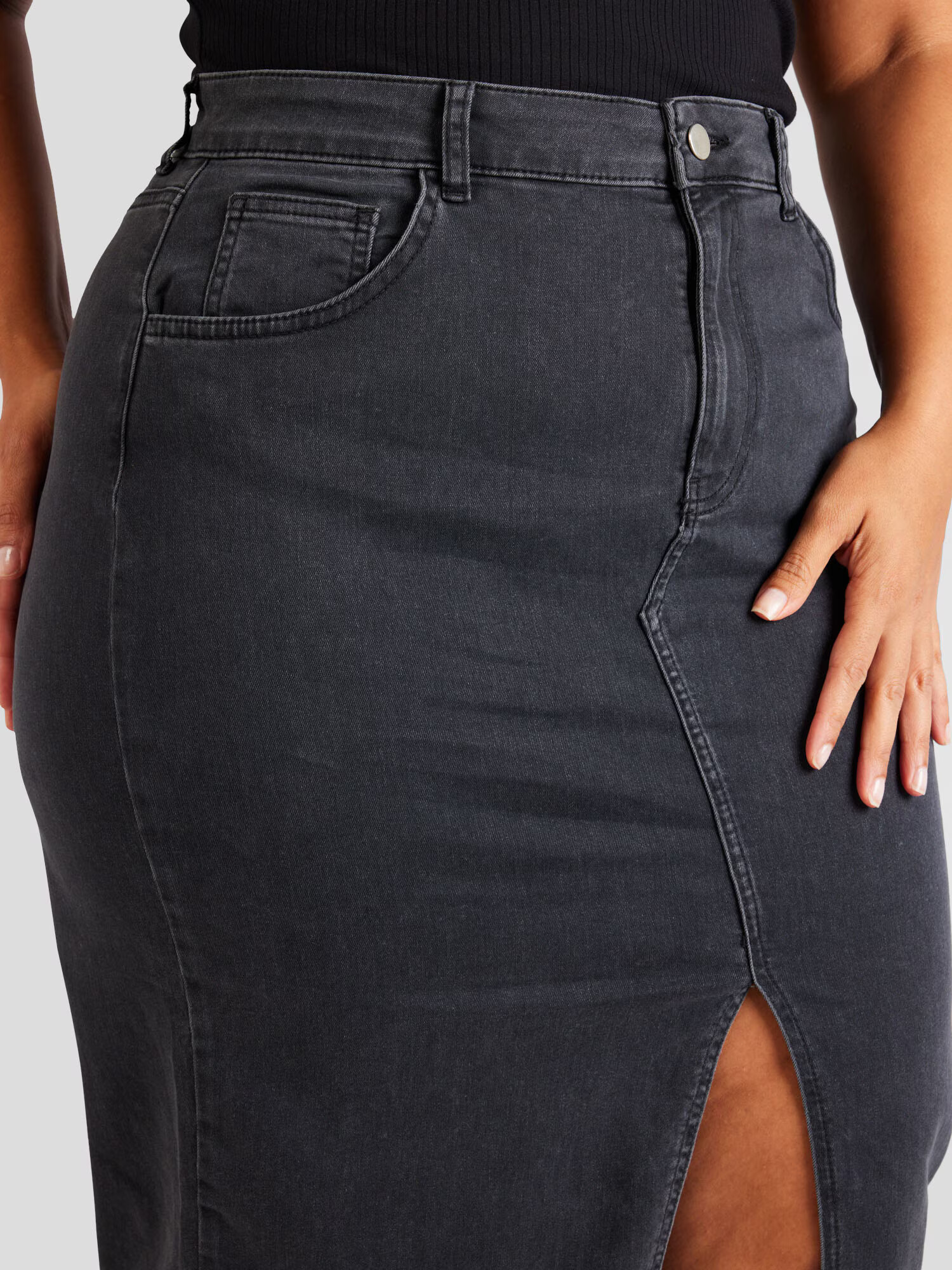 ABOUT YOU Curvy Sukňa 'Kim' čierny denim - Pepit.sk