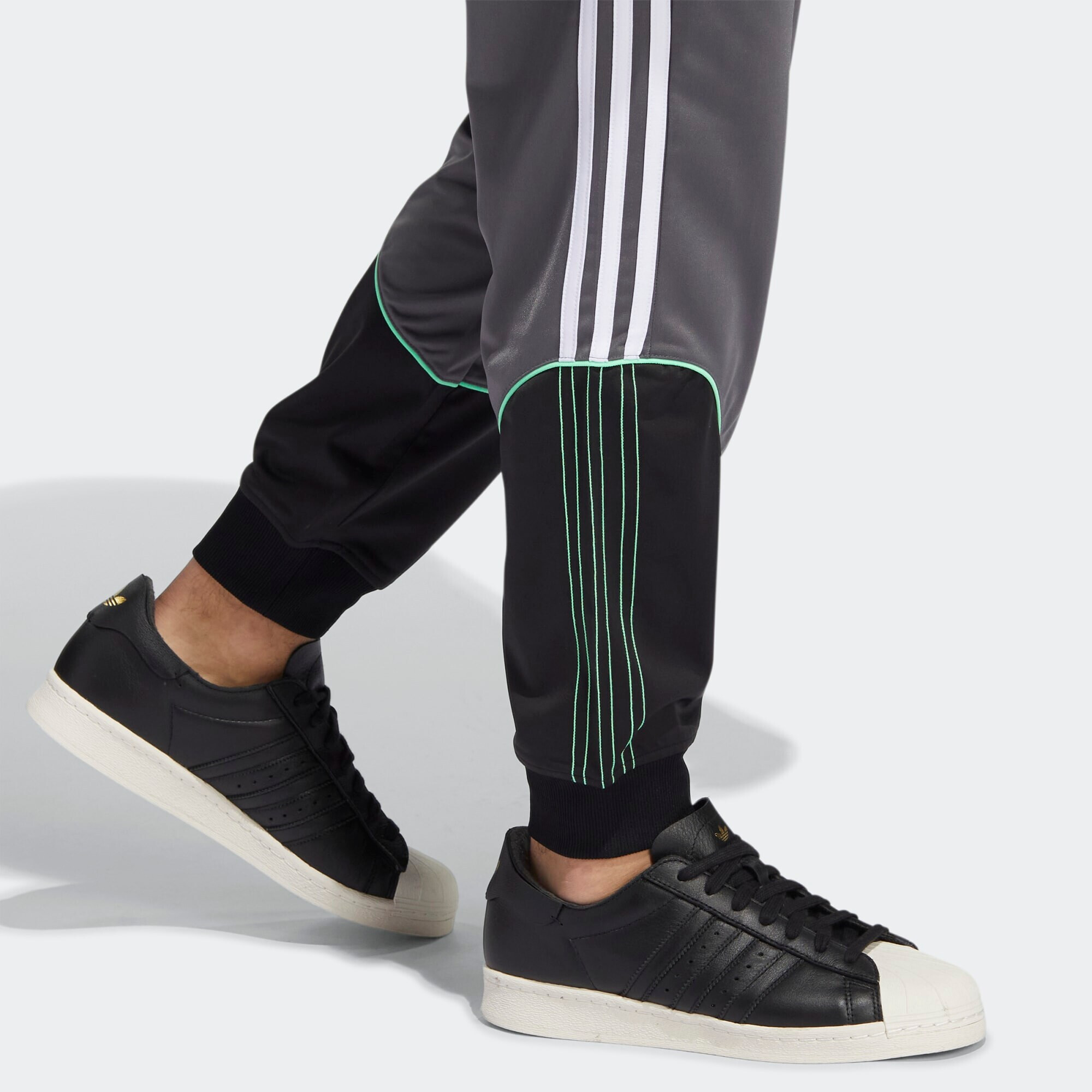 ADIDAS ORIGINALS Nohavice sivá / zelená / čierna / biela - Pepit.sk