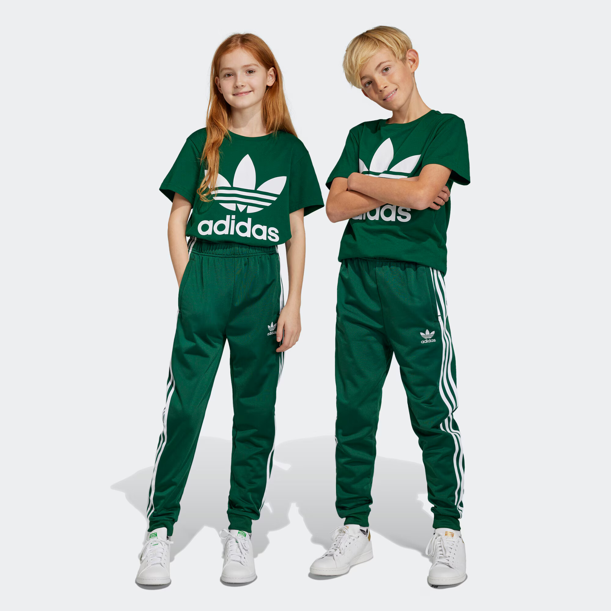 ADIDAS ORIGINALS Športové nohavice trávovo zelená / biela - Pepit.sk