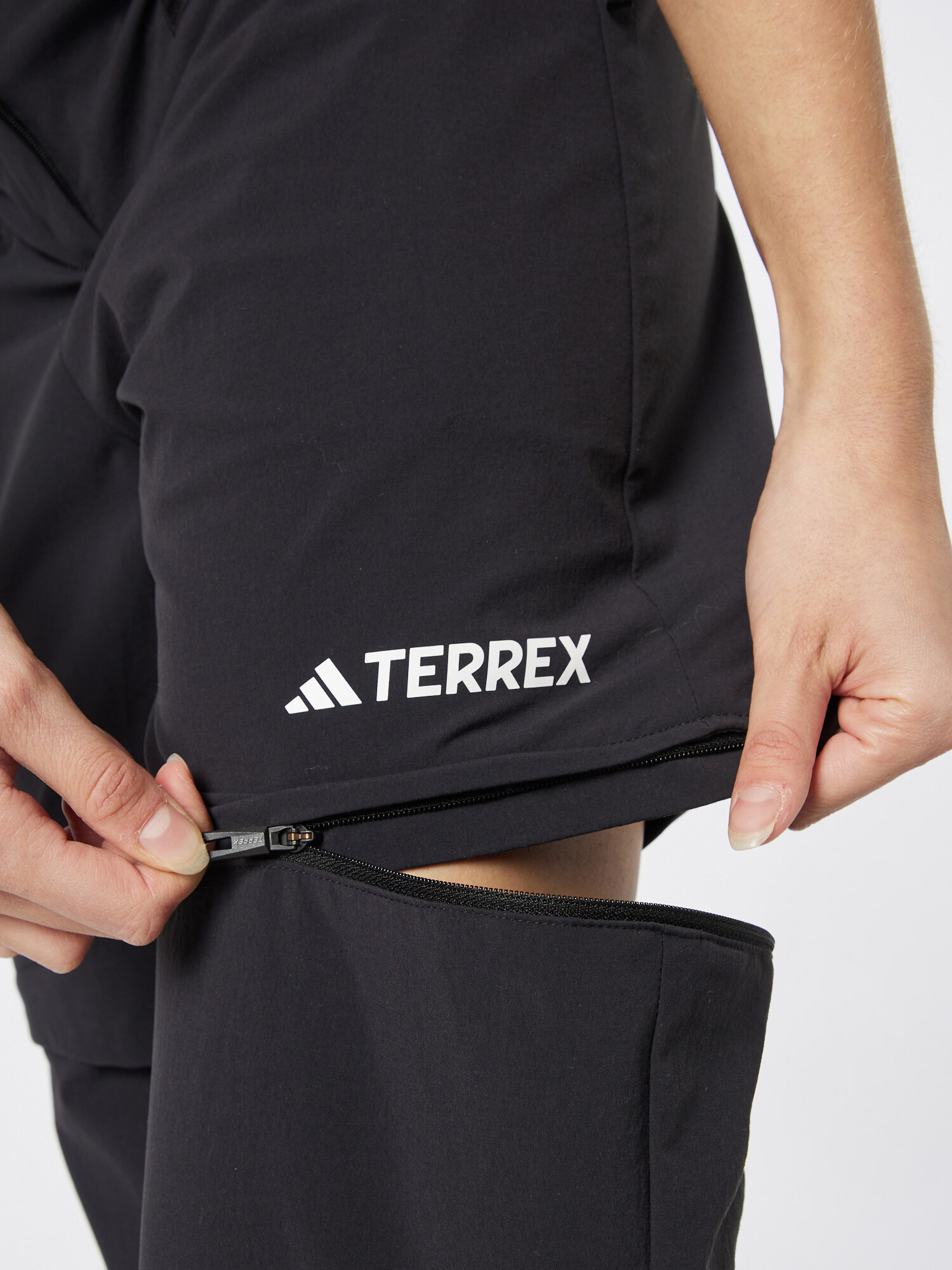 ADIDAS TERREX Outdoorové nohavice 'Utilitas Zip-Off' čierna / biela - Pepit.sk