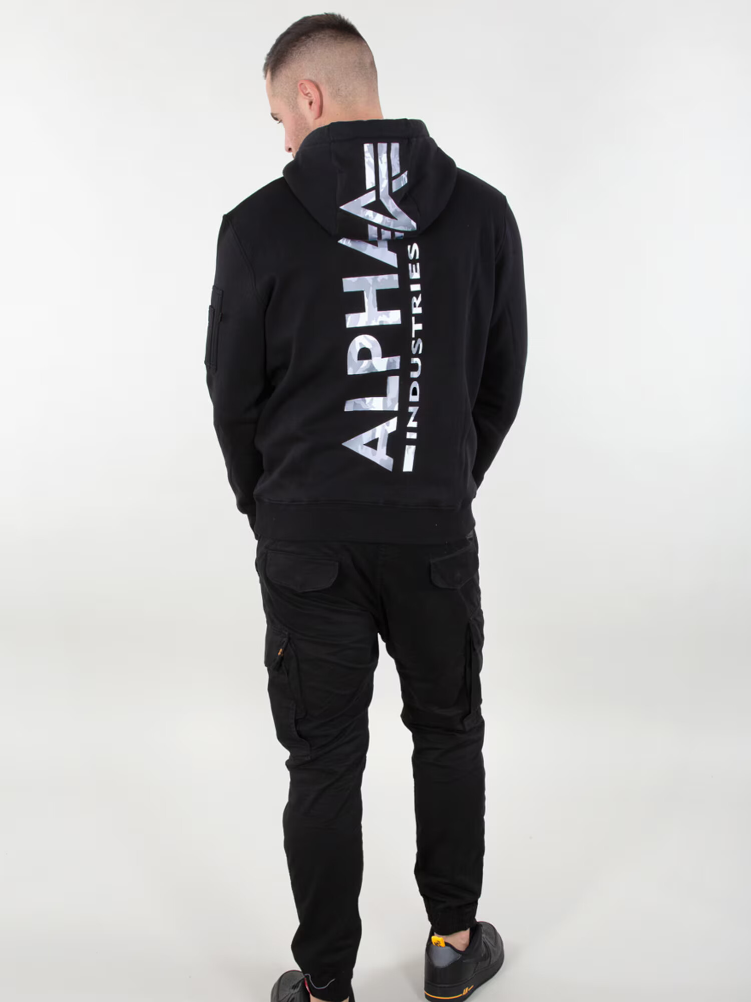 ALPHA INDUSTRIES Mikina sivá / čadičová / čierna / biela - Pepit.sk