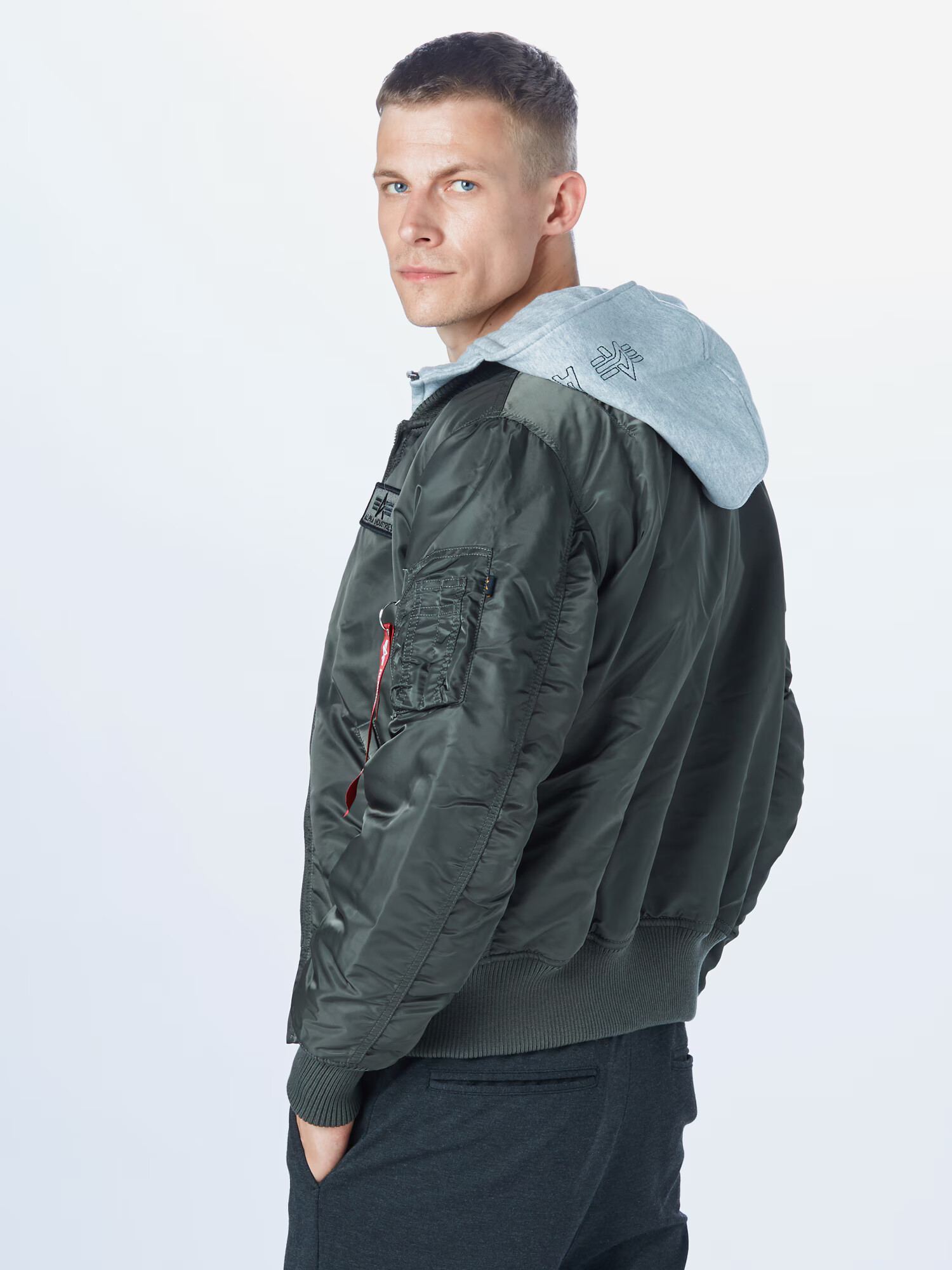 ALPHA INDUSTRIES Prechodná bunda 'MA-1 D-Tec' čadičová / červená / biela - Pepit.sk