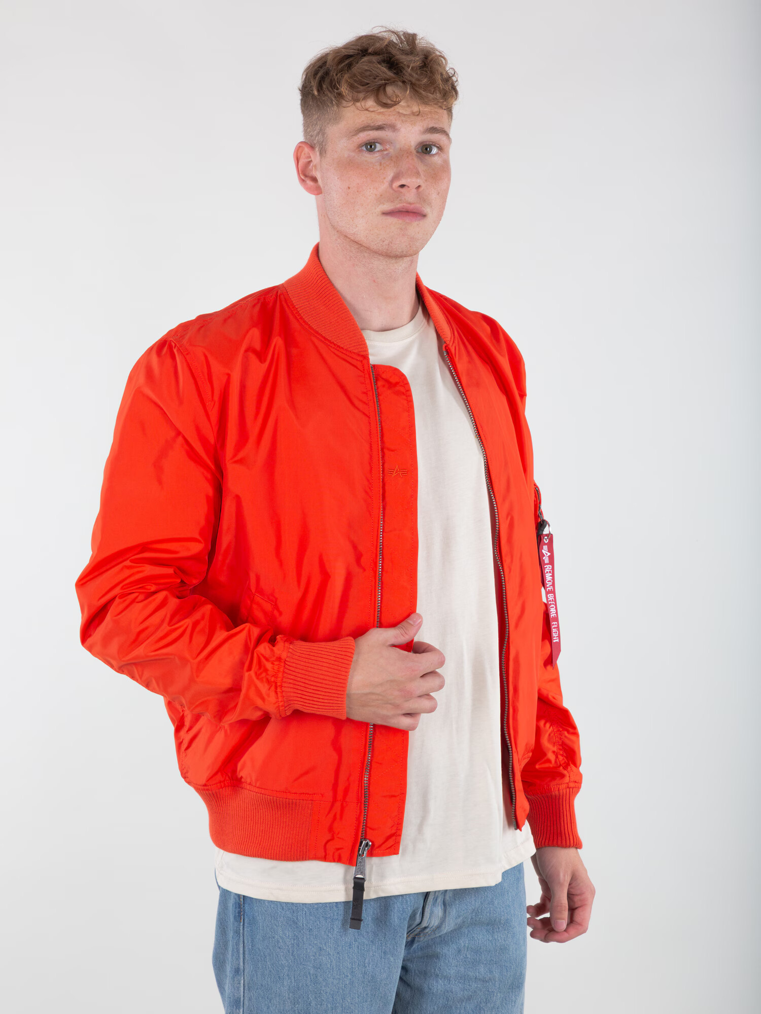 ALPHA INDUSTRIES Prechodná bunda 'MA-1 TT' červená - Pepit.sk