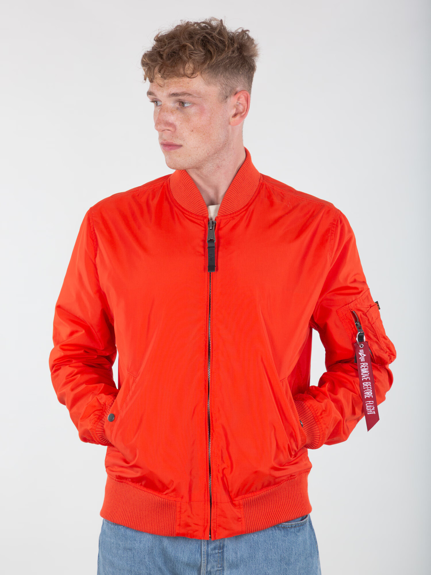 ALPHA INDUSTRIES Prechodná bunda 'MA-1 TT' červená - Pepit.sk