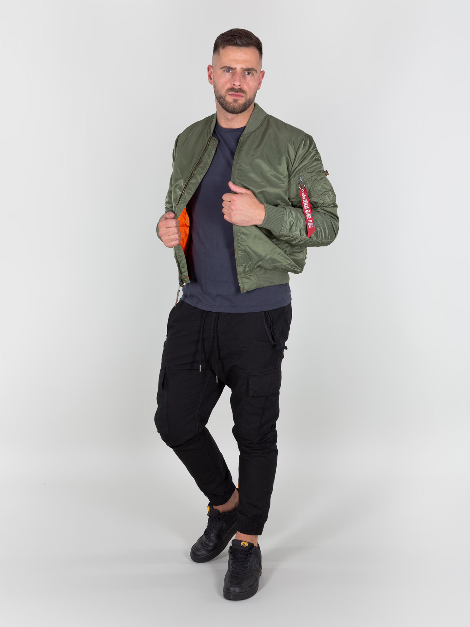 ALPHA INDUSTRIES Prechodná bunda 'MA-1 VF 59' hnedá / tmavozelená / červená - Pepit.sk