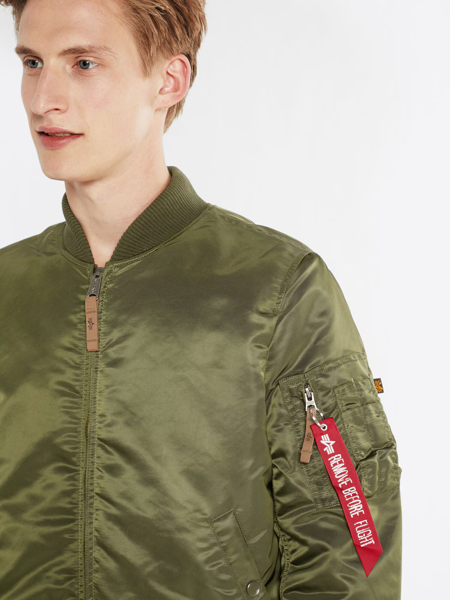 ALPHA INDUSTRIES Prechodná bunda 'MA-1 VF 59' tmavozelená - Pepit.sk