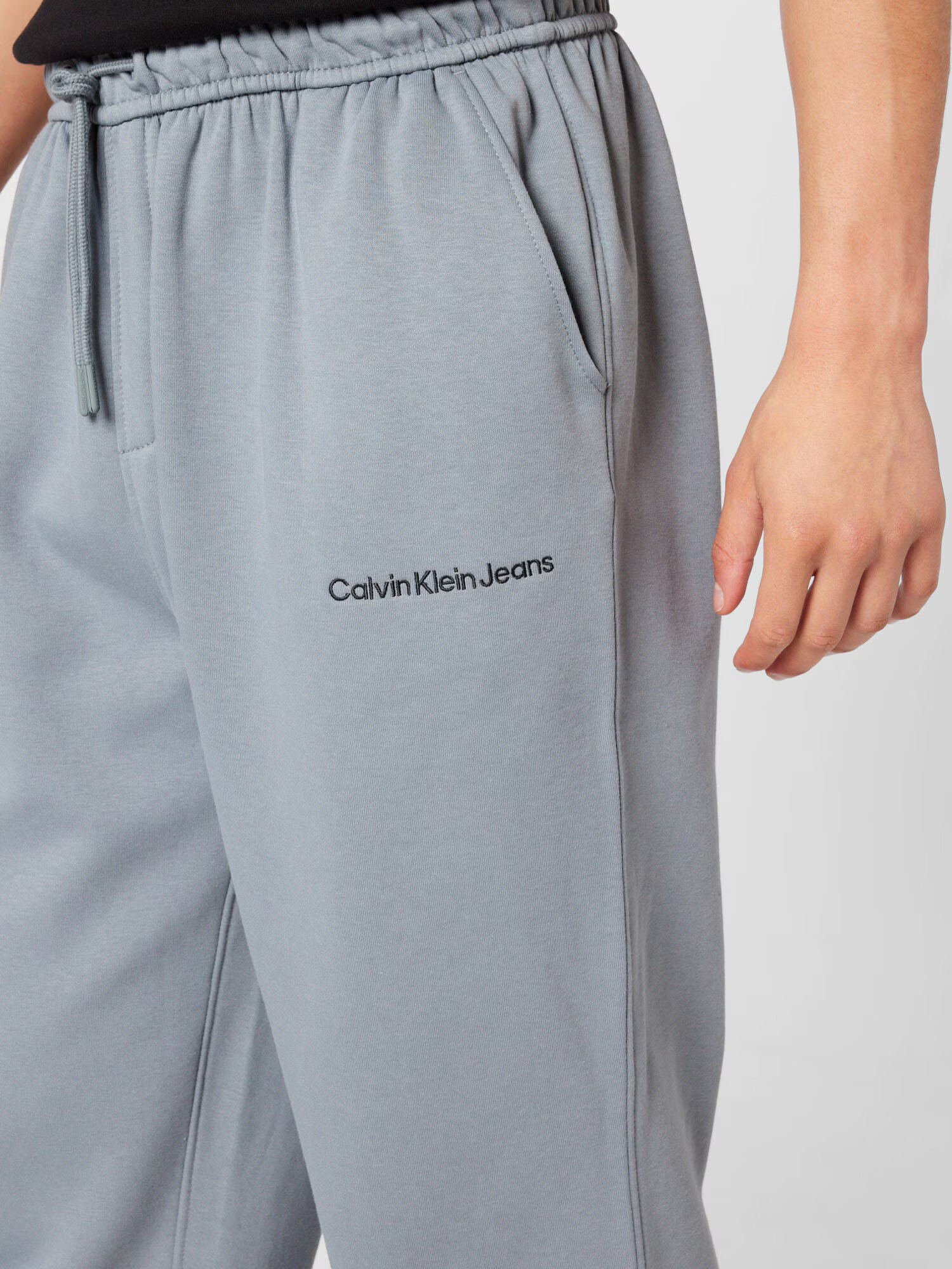 Calvin Klein Jeans Nohavice 'INSTITUTIONAL' sivá / čierna - Pepit.sk