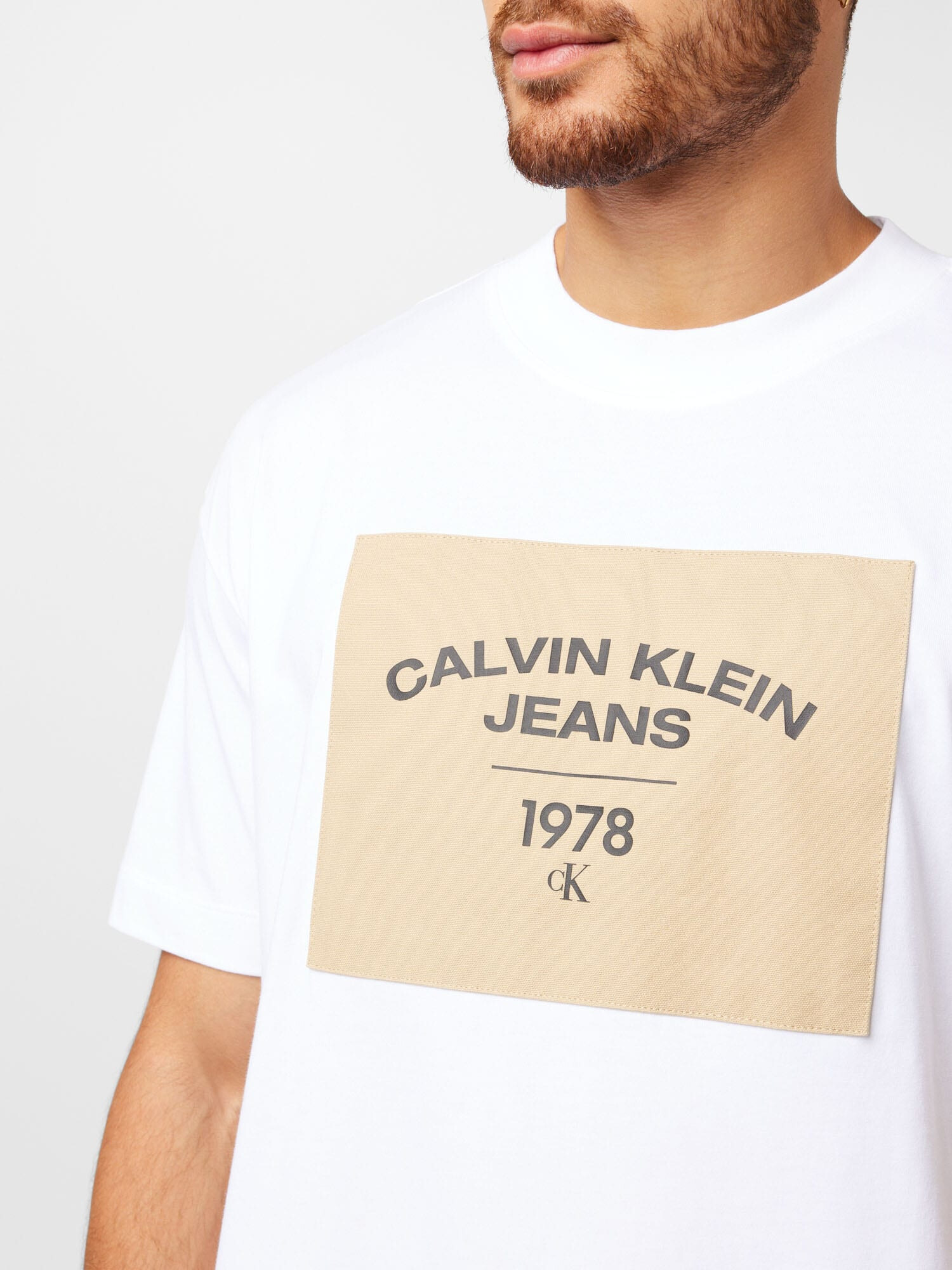 Calvin Klein Jeans Mikina béžová / čierna / biela - Pepit.sk