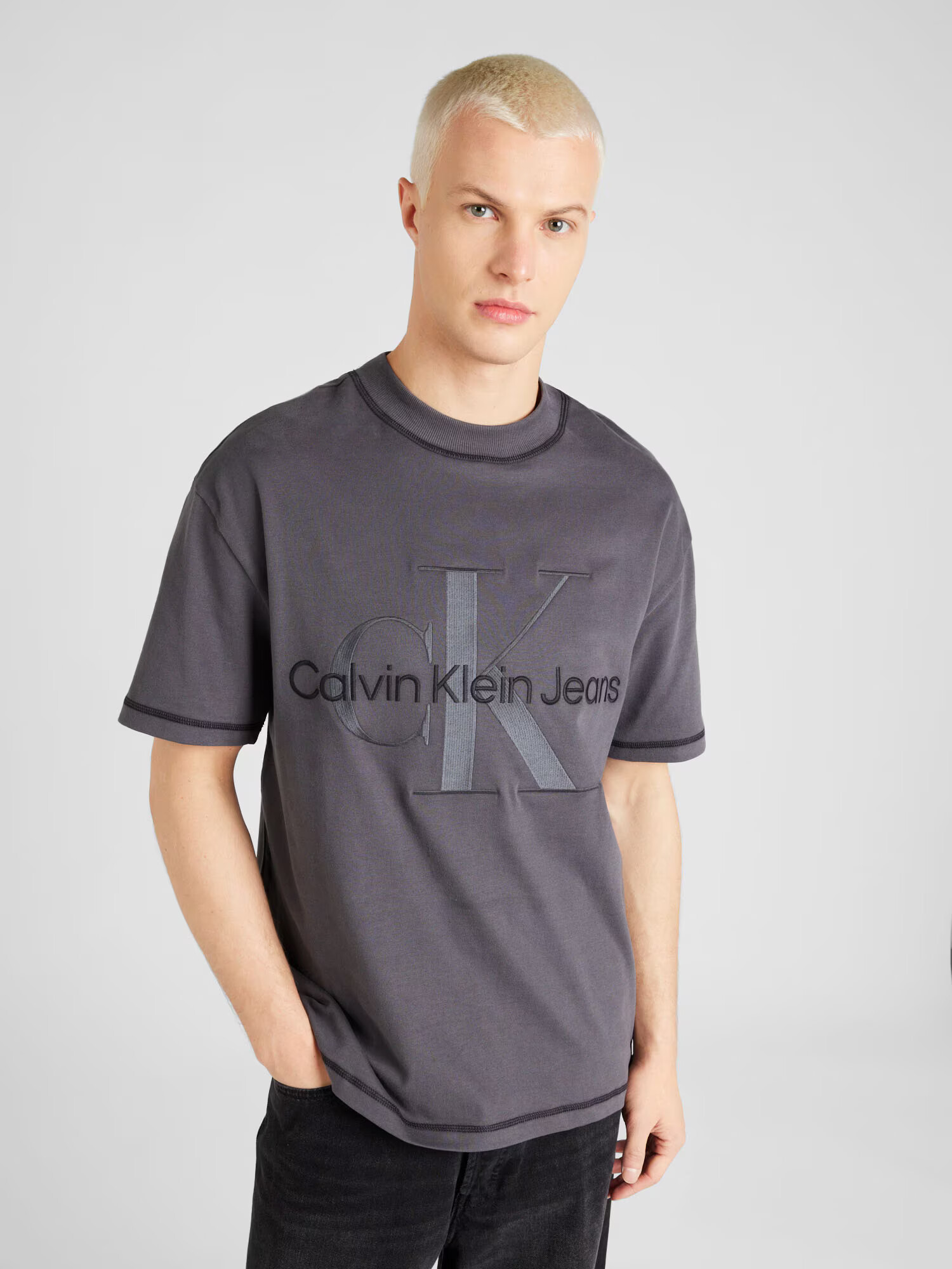 Calvin Klein Jeans Tričko farby bahna / čierna - Pepit.sk