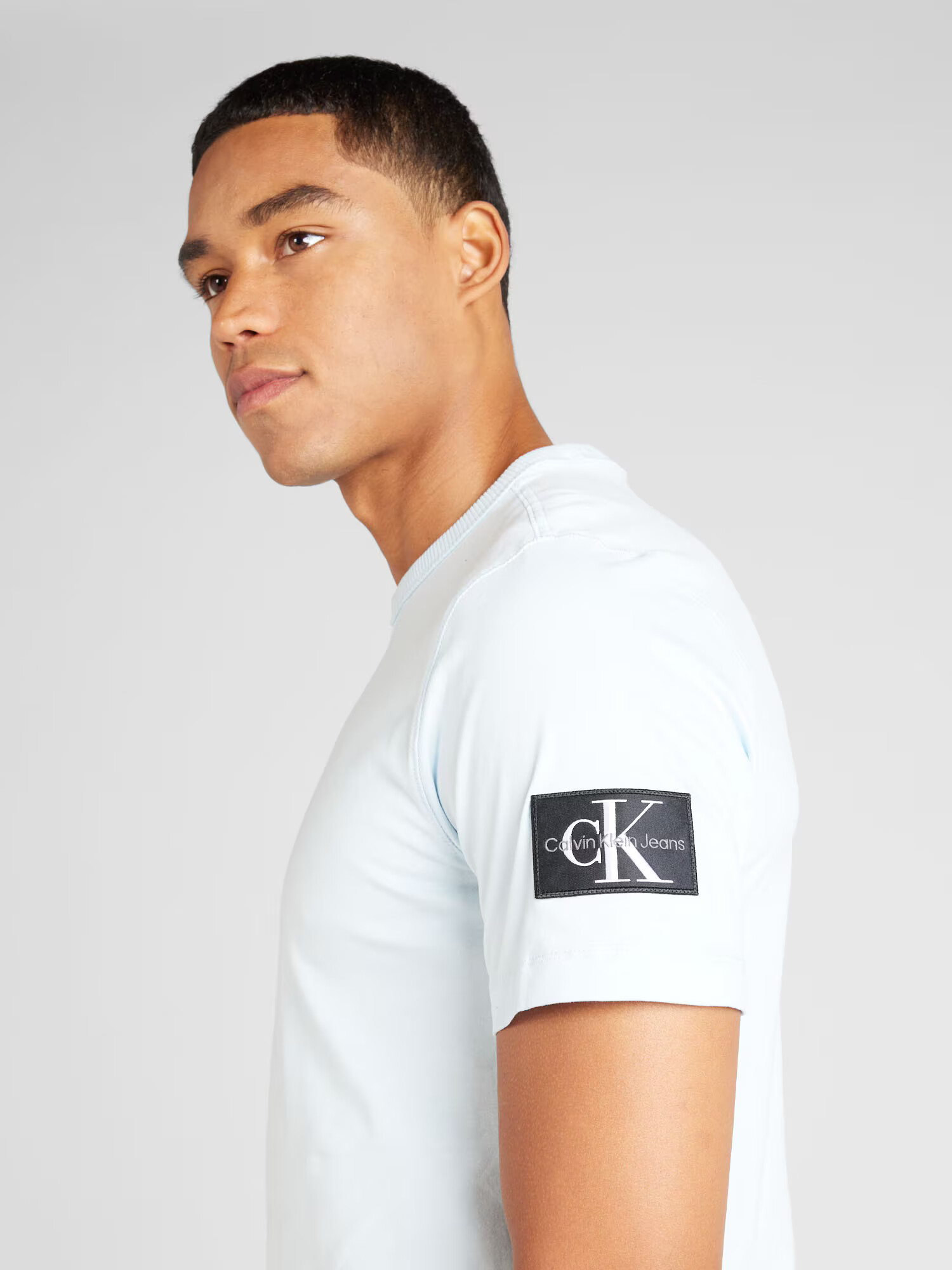 Calvin Klein Jeans Tričko pastelovo modrá / čierna / biela - Pepit.sk