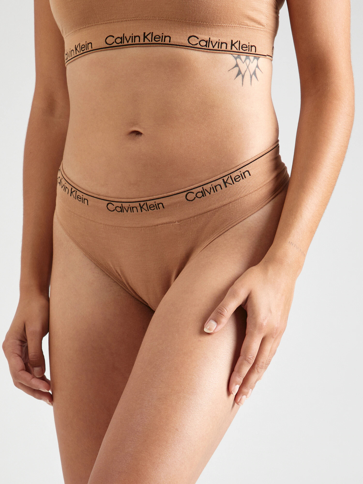 Calvin Klein Underwear Tangá kapučíno / čierna - Pepit.sk