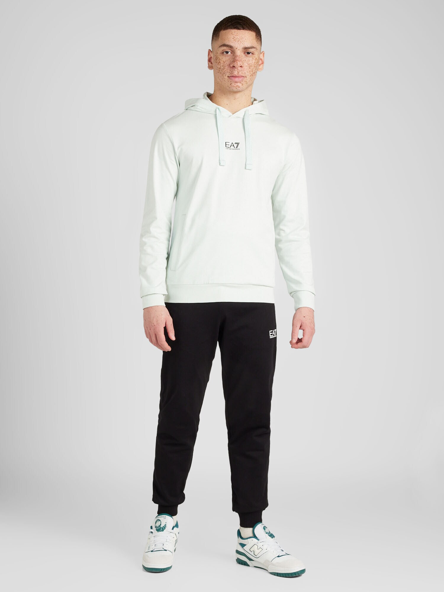 EA7 Emporio Armani Joggingová súprava pastelovo modrá / čierna - Pepit.sk