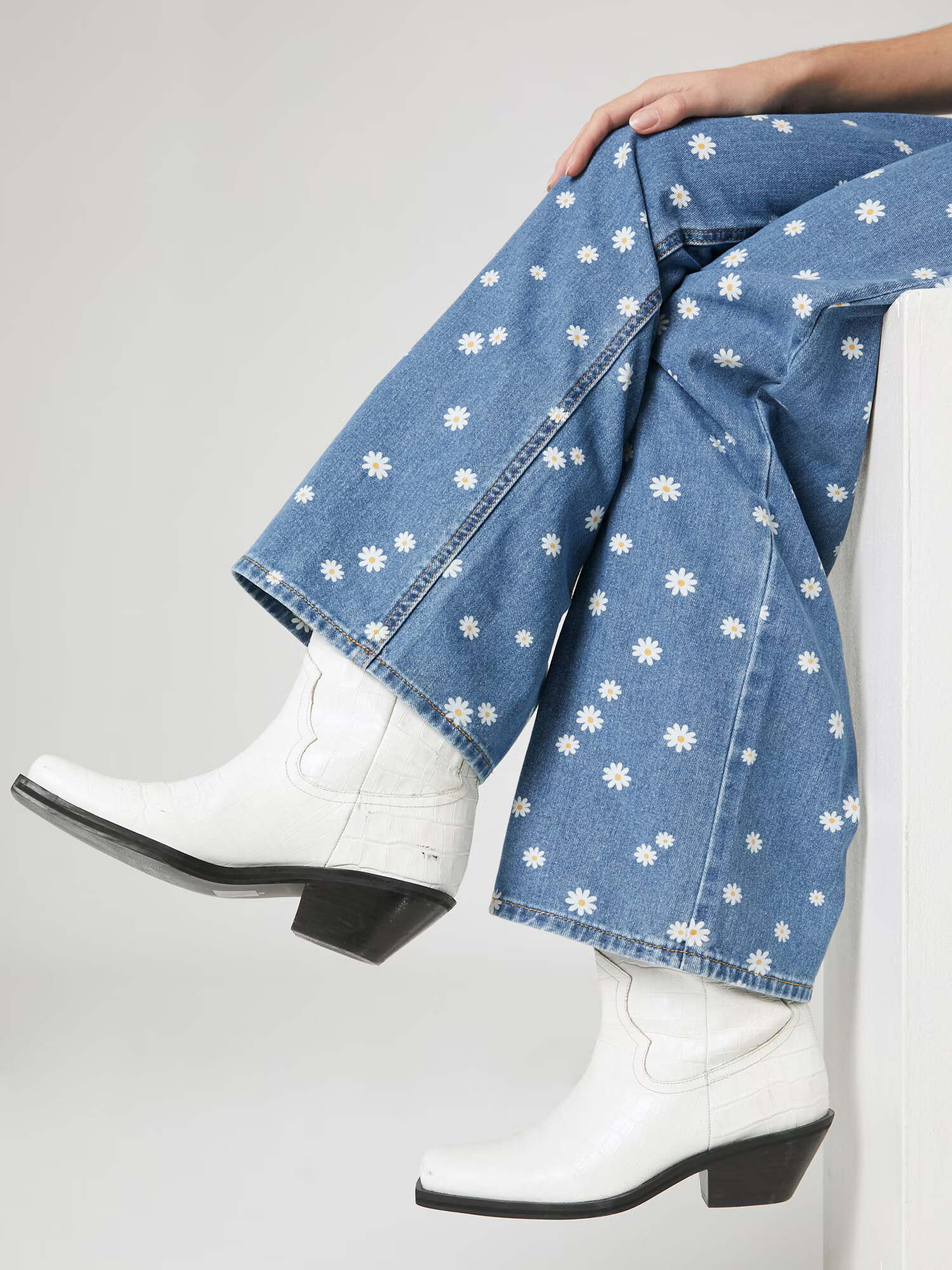 florence by mills exclusive for ABOUT YOU Džínsy 'Daze Dreaming' modrá denim / biela - Pepit.sk