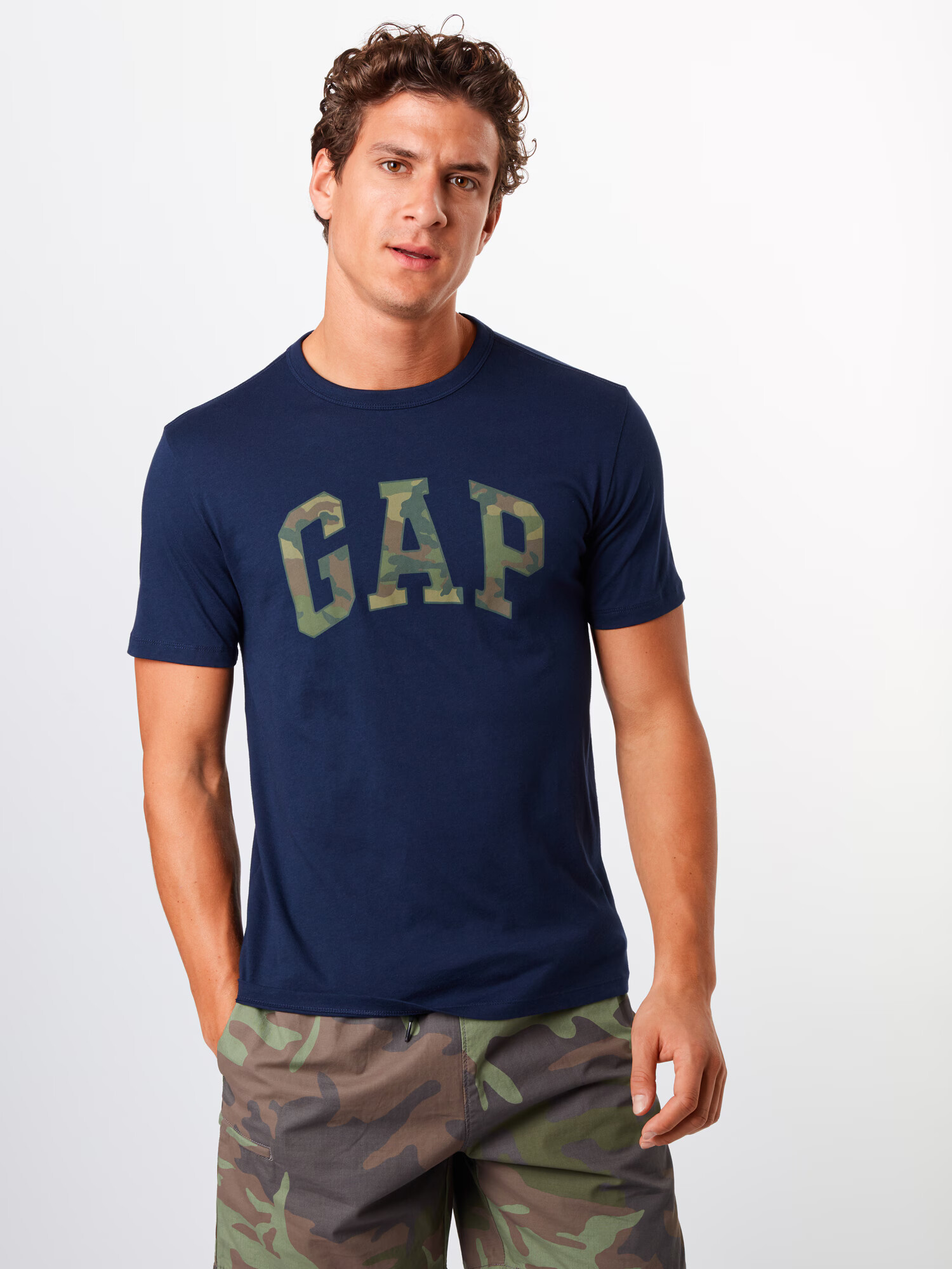 GAP Tričko 'V-SS CAMO ARCH LOGO TEE' námornícka modrá - Pepit.sk