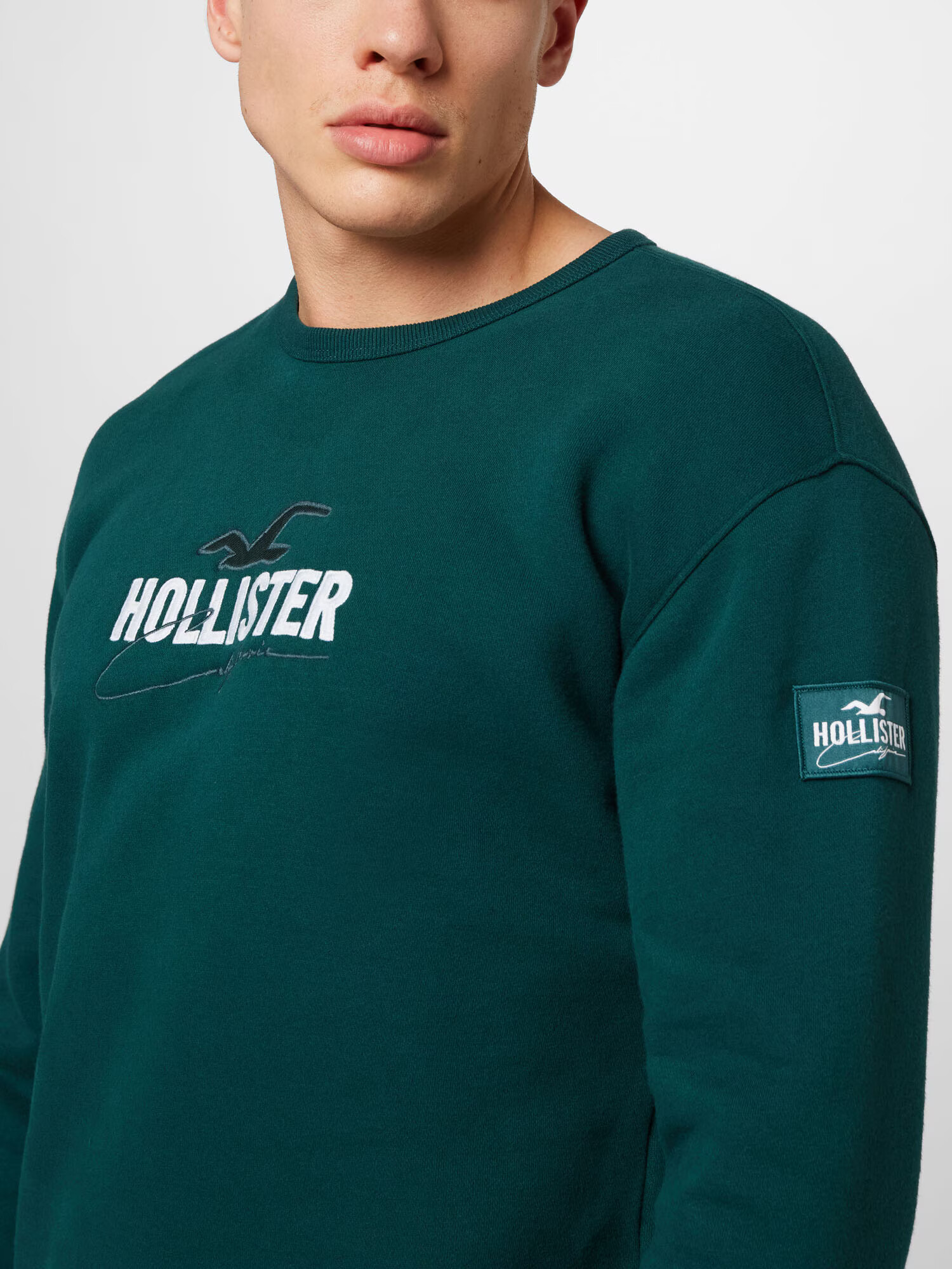 HOLLISTER Mikina 'EMEA' tmavozelená / biela - Pepit.sk