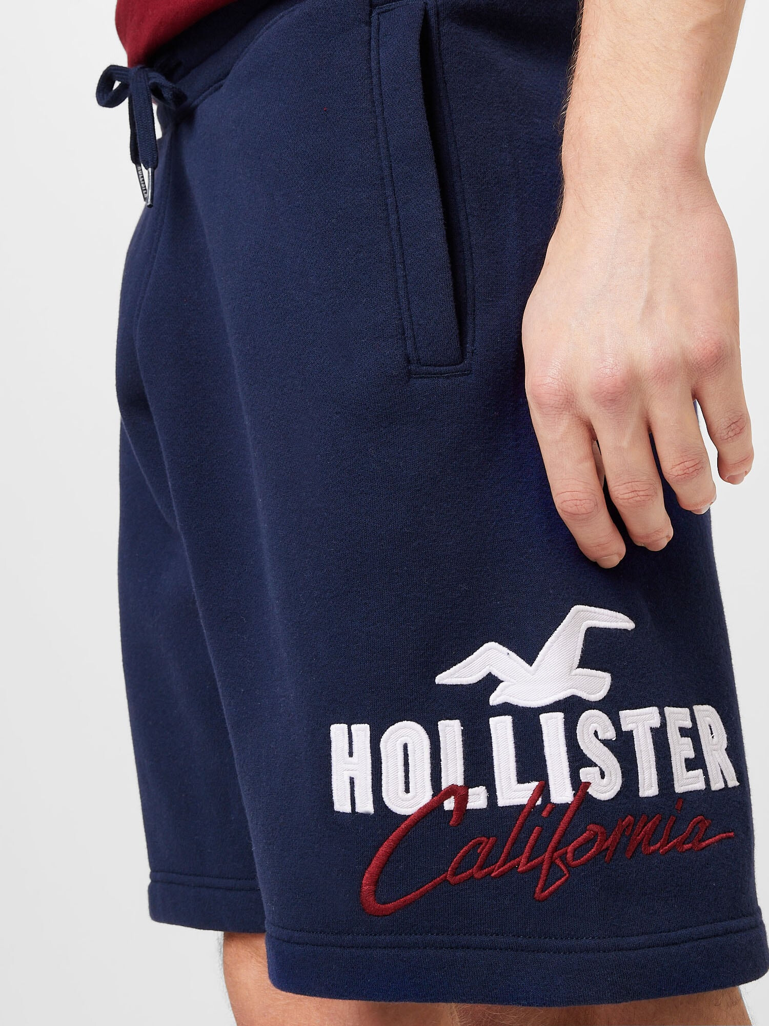 HOLLISTER Nohavice námornícka modrá / čerešňová / biela - Pepit.sk