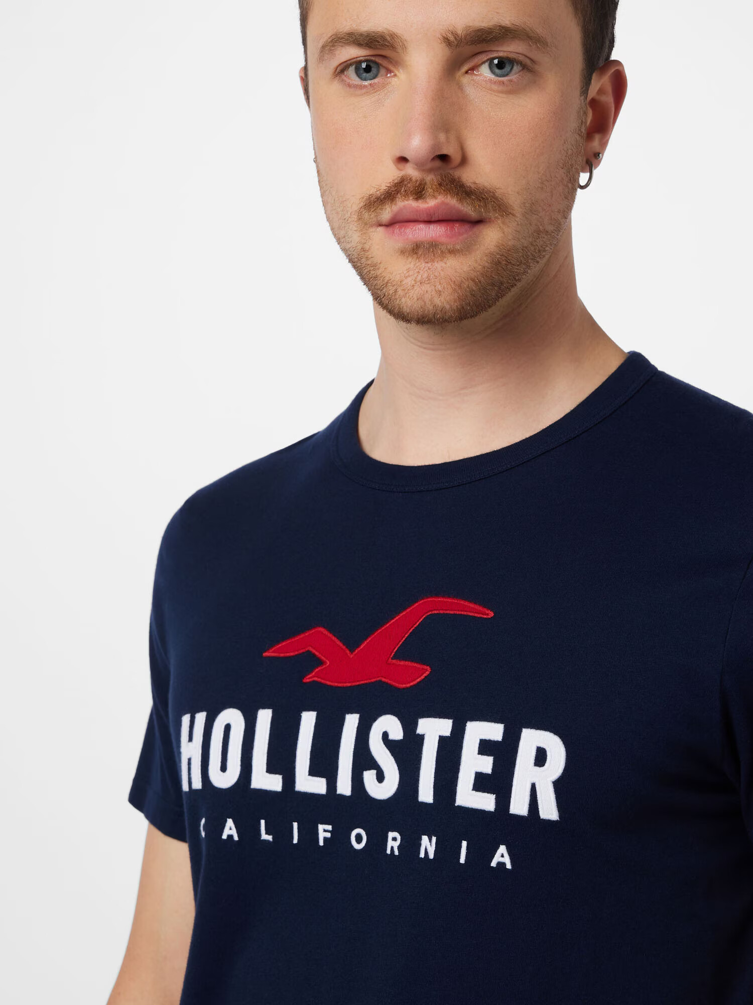 HOLLISTER Tričko 'EMEA' námornícka modrá / červená / biela - Pepit.sk