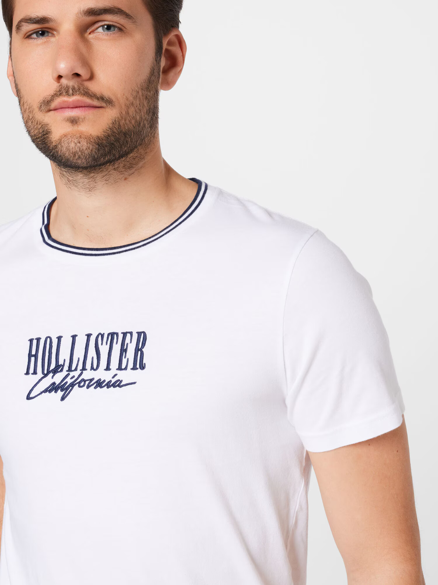 HOLLISTER Tričko 'VARSITY MAR' tmavomodrá / biela - Pepit.sk