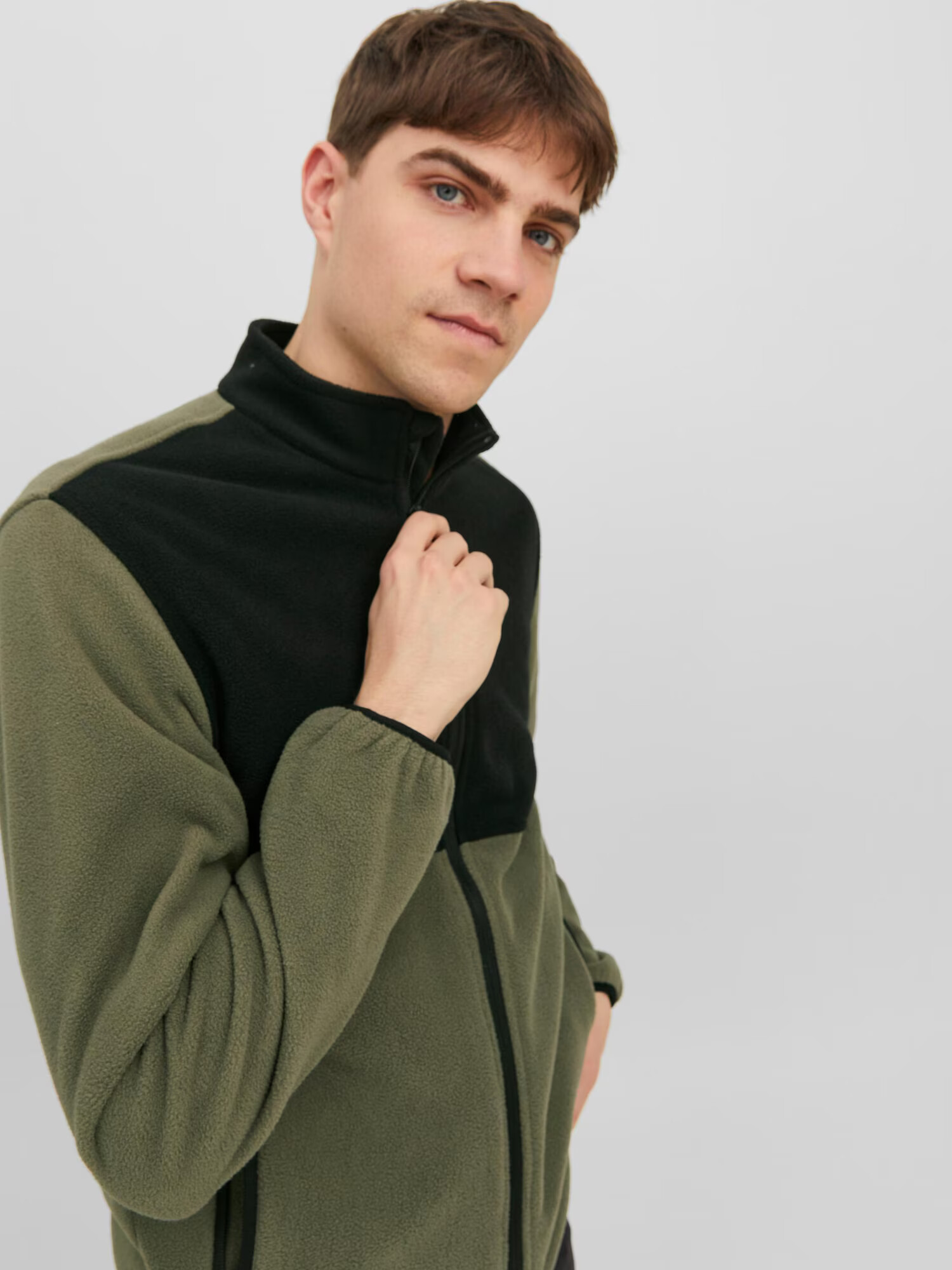 JACK & JONES Flisová bunda 'FLAME' olivová / čierna - Pepit.sk