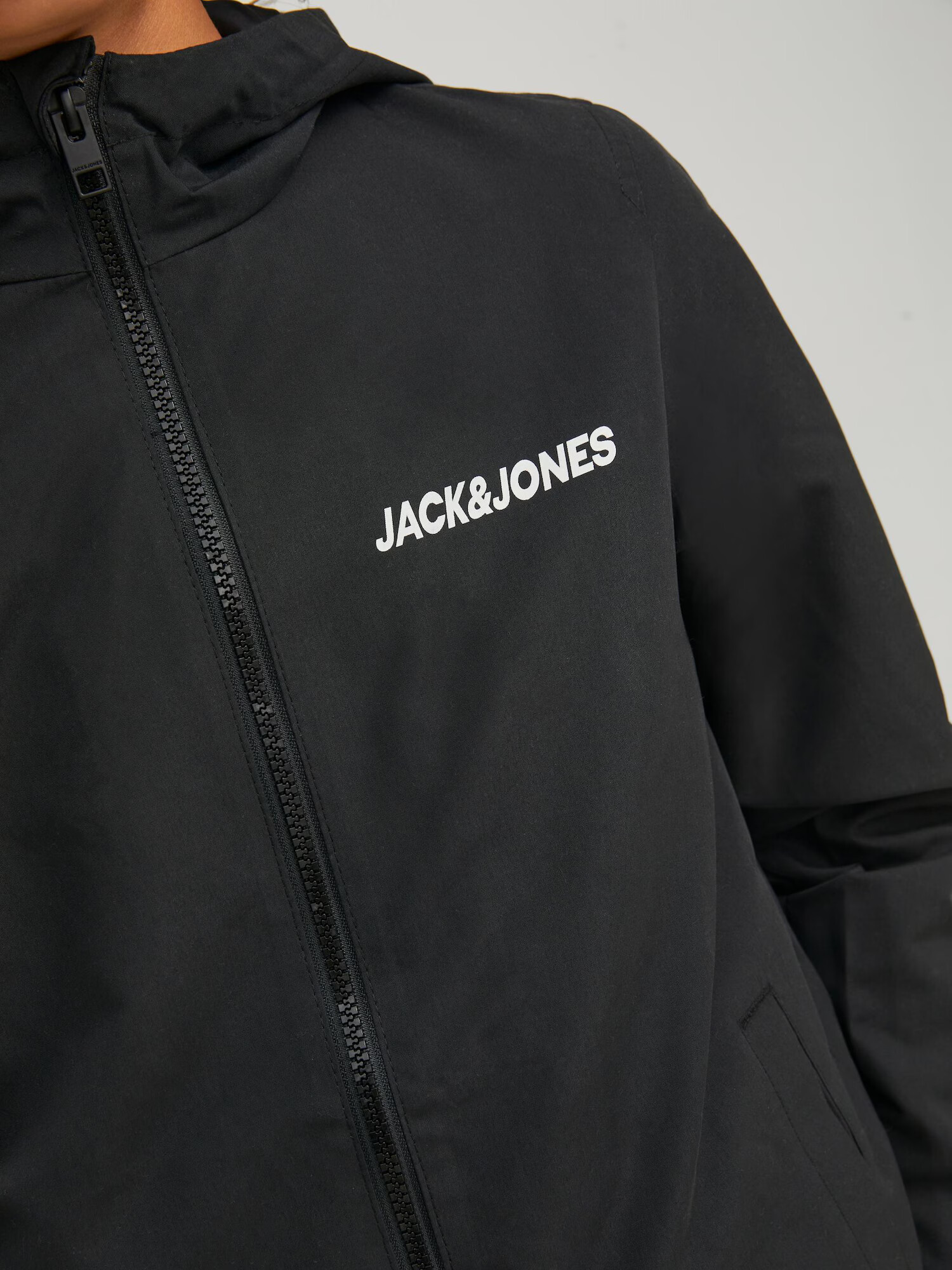 Jack & Jones Junior Prechodná bunda 'Rush' čierna / biela - Pepit.sk