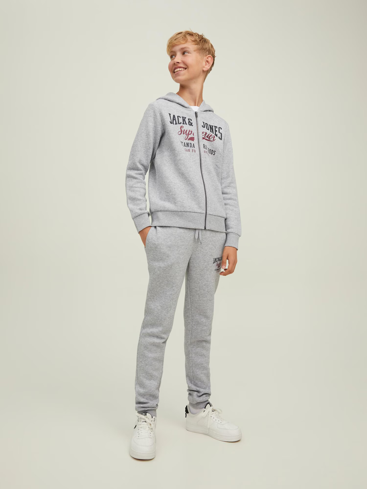 Jack & Jones Junior Tepláková bunda 'Logo' sivá melírovaná / červená / čierna - Pepit.sk