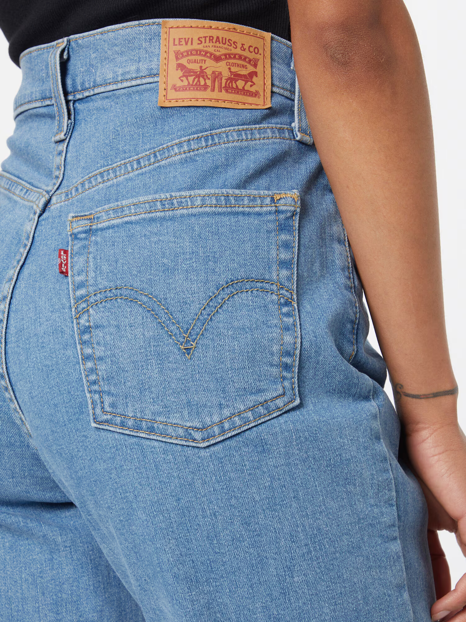 LEVI'S Džínsy 'HIGH WAISTED MOM JEAN MED INDIGO - FLAT FINISH' modrá denim - Pepit.sk