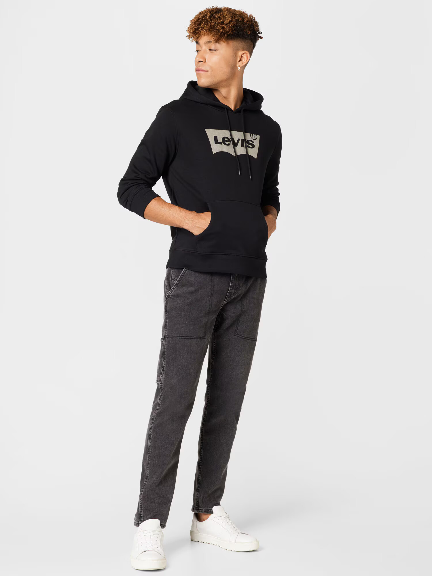 LEVI'S Mikina 'LSE_T3 GRAPHIC HOODIE BLACKS' čierna / strieborná - Pepit.sk