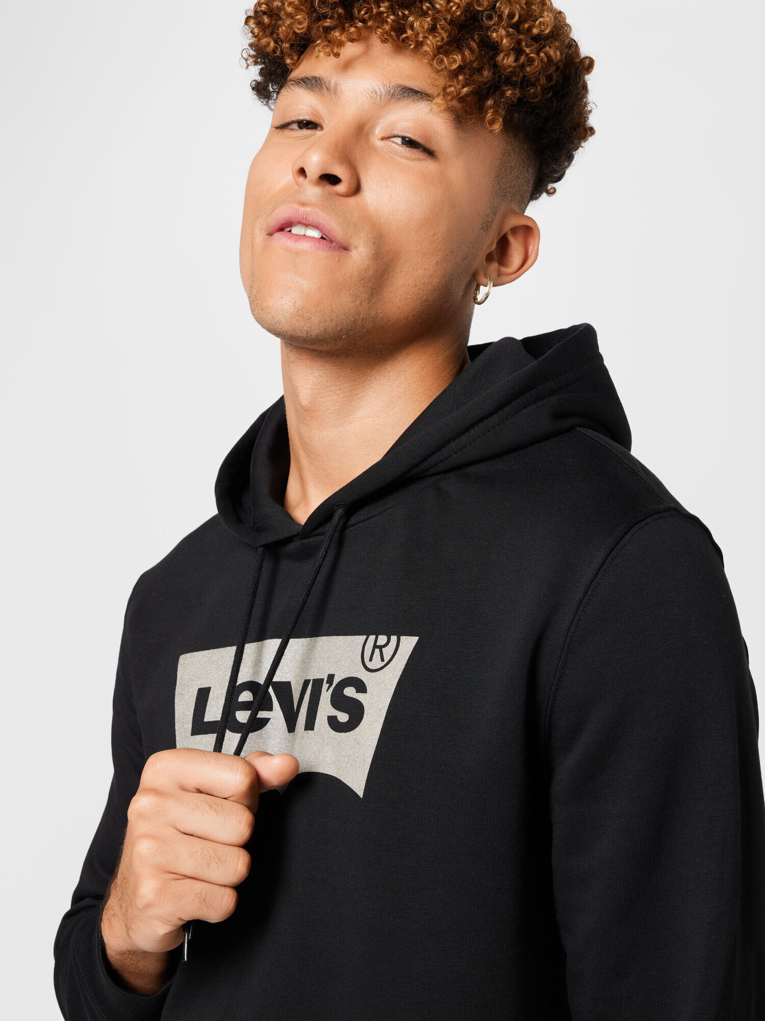 LEVI'S Mikina 'LSE_T3 GRAPHIC HOODIE BLACKS' čierna / strieborná - Pepit.sk