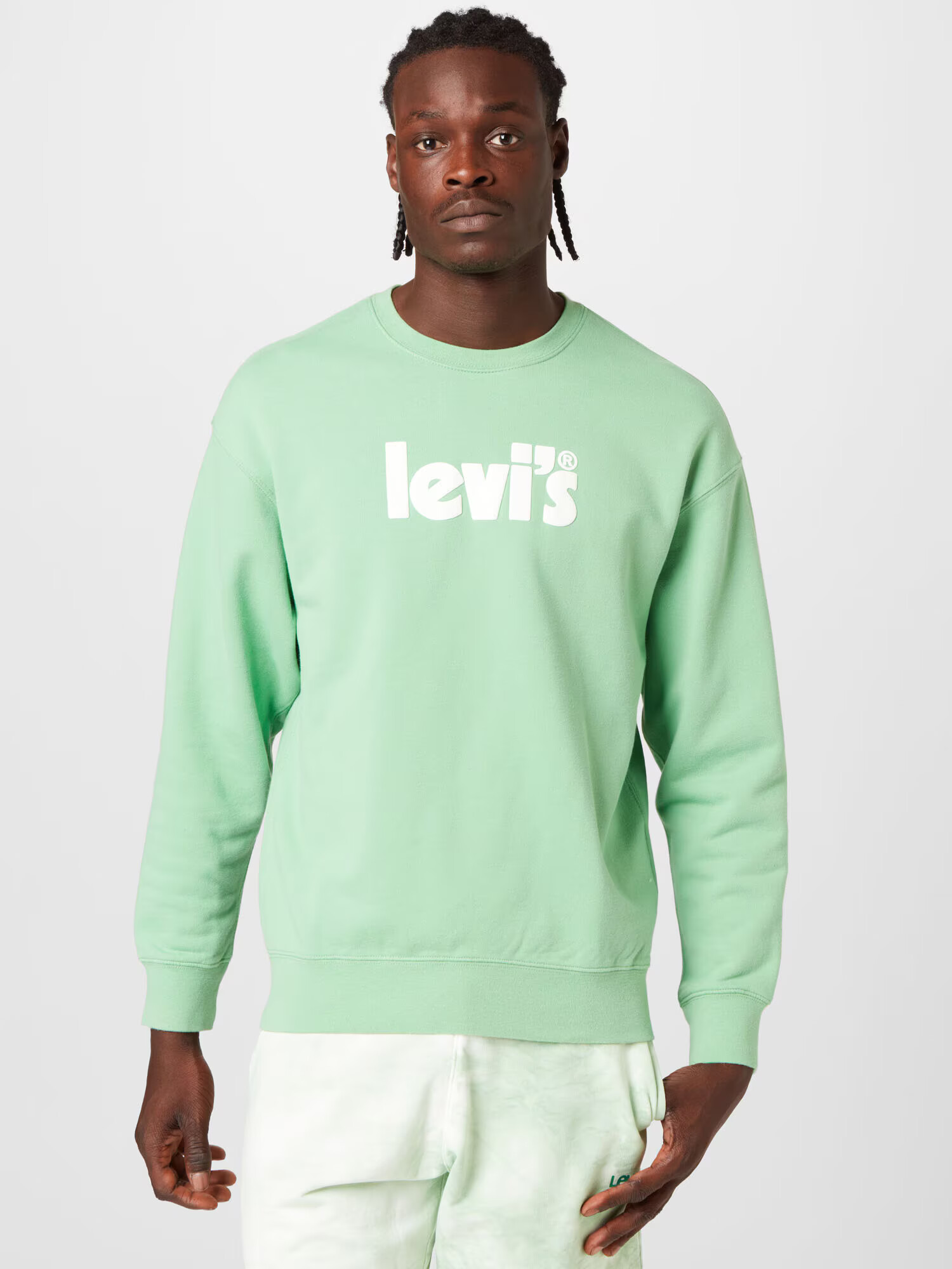 LEVI'S Mikina 'RELAXD GRAPHIC CREW GREENS' mätová / biela - Pepit.sk