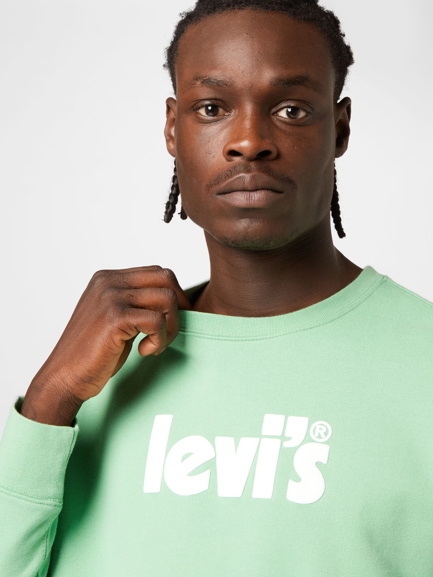 LEVI'S Mikina 'RELAXD GRAPHIC CREW GREENS' mätová / biela - Pepit.sk