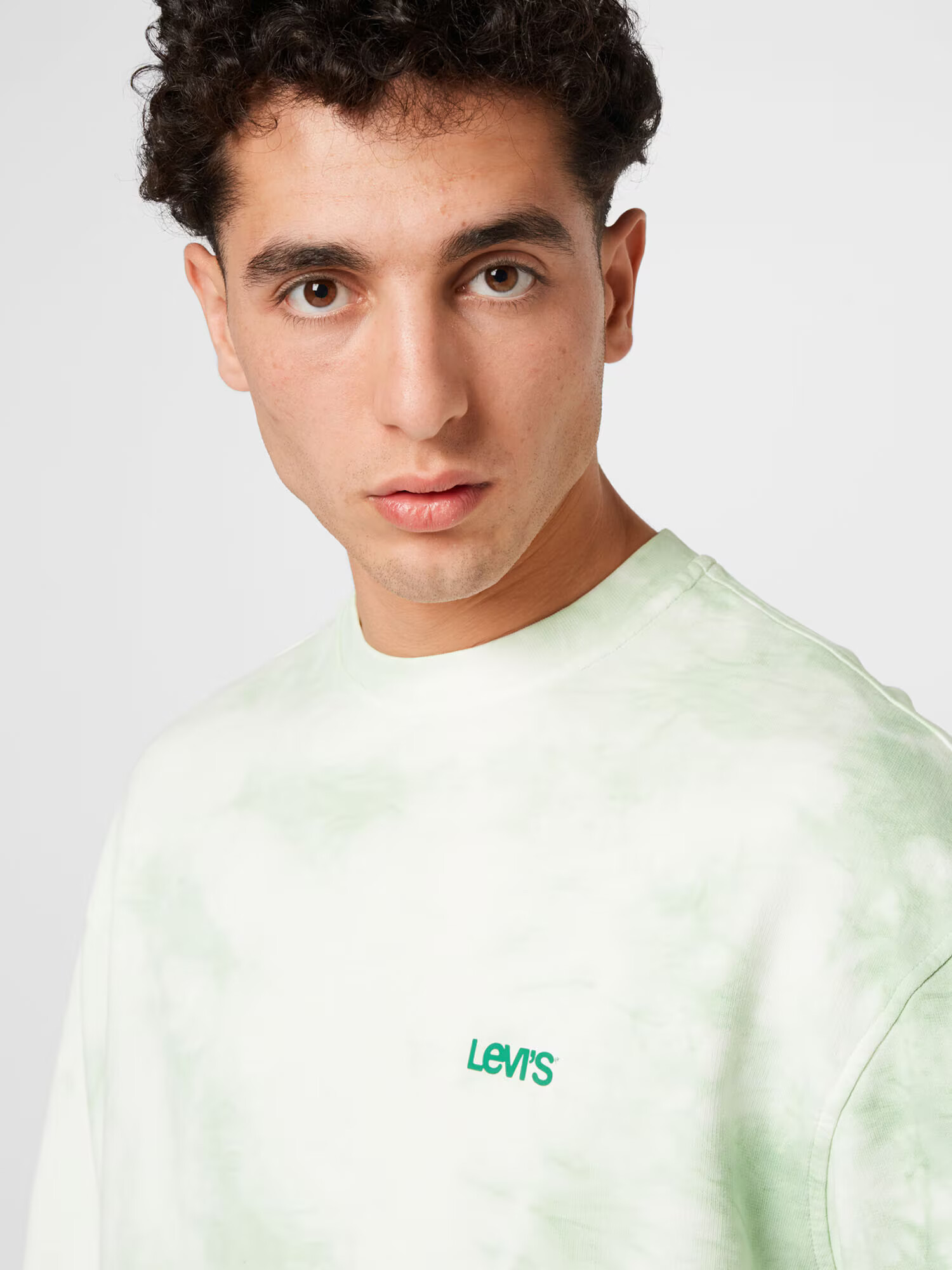 LEVI'S Mikina 'LEVIS SWEATS CREW GREENS' mätová / biela - Pepit.sk