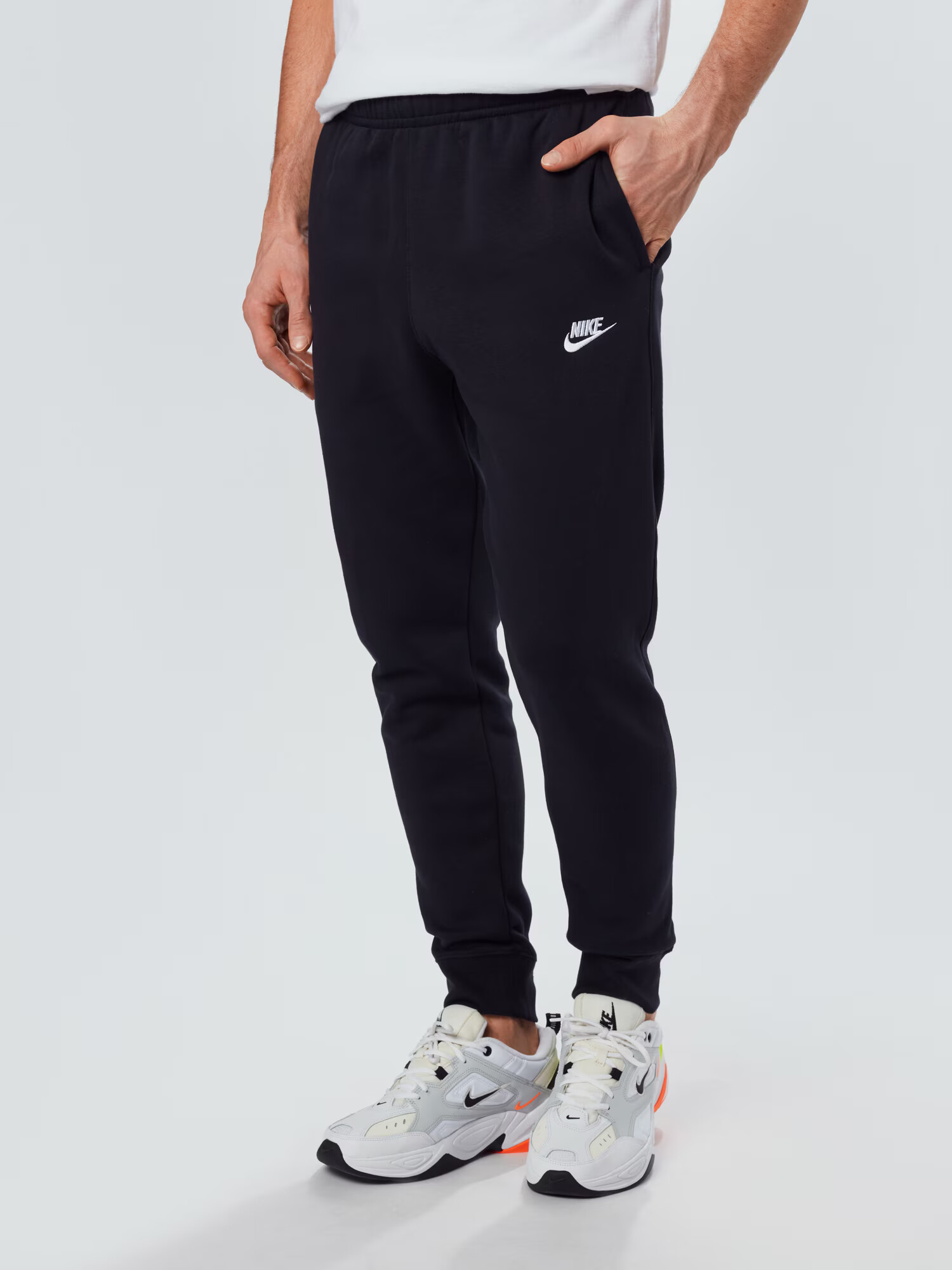 Nike Sportswear Nohavice 'Club Fleece' čierna / biela - Pepit.sk