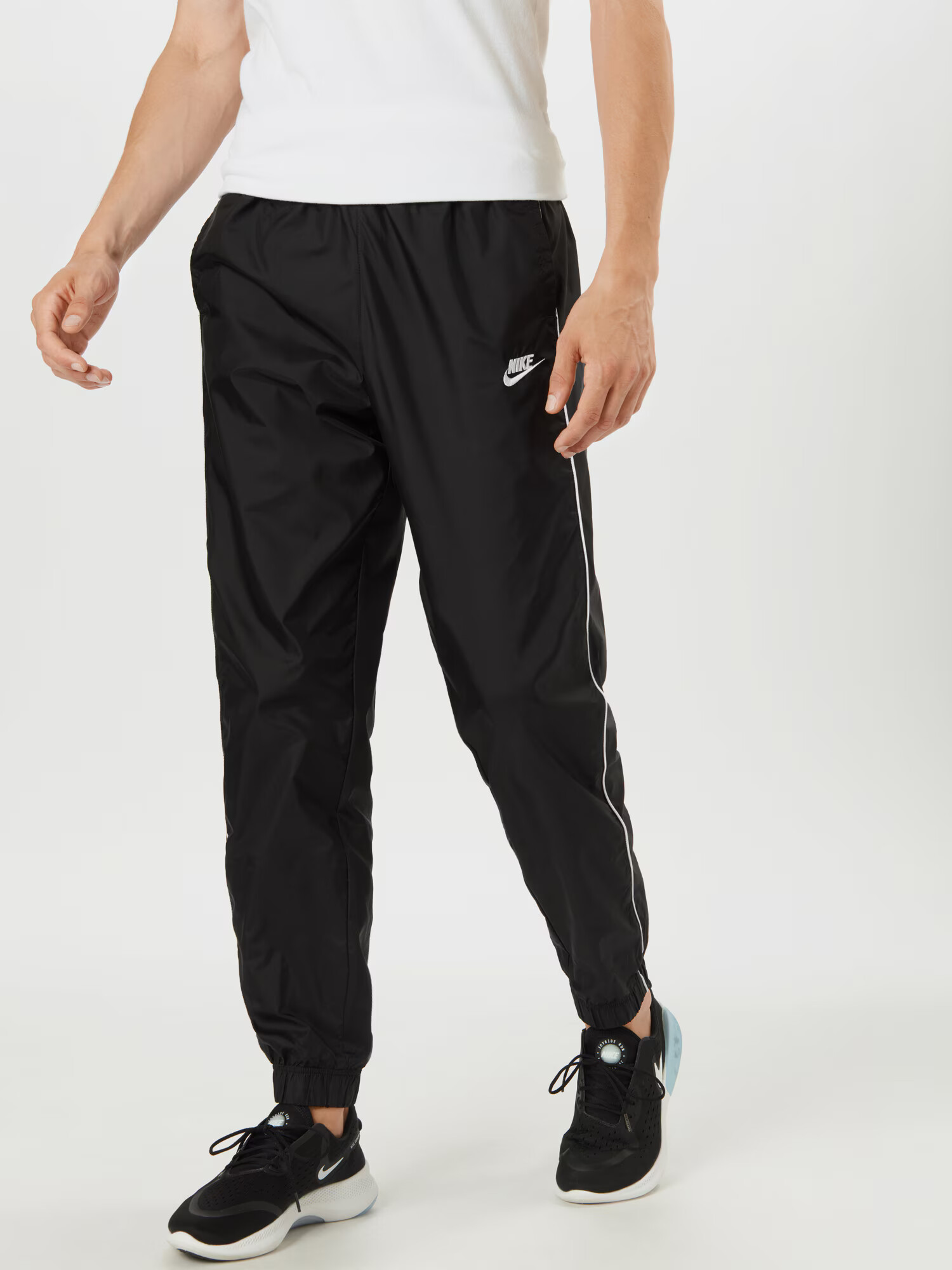 Nike Sportswear Joggingová súprava čierna / biela - Pepit.sk