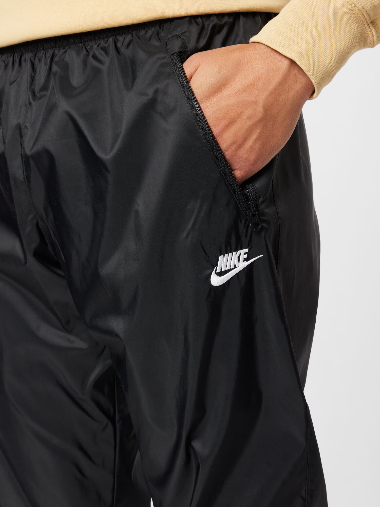 Nike Sportswear Nohavice čierna / biela - Pepit.sk