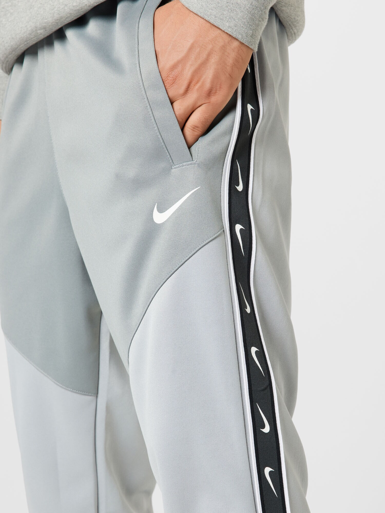 Nike Sportswear Nohavice dymovo šedá / svetlosivá / čierna / biela - Pepit.sk