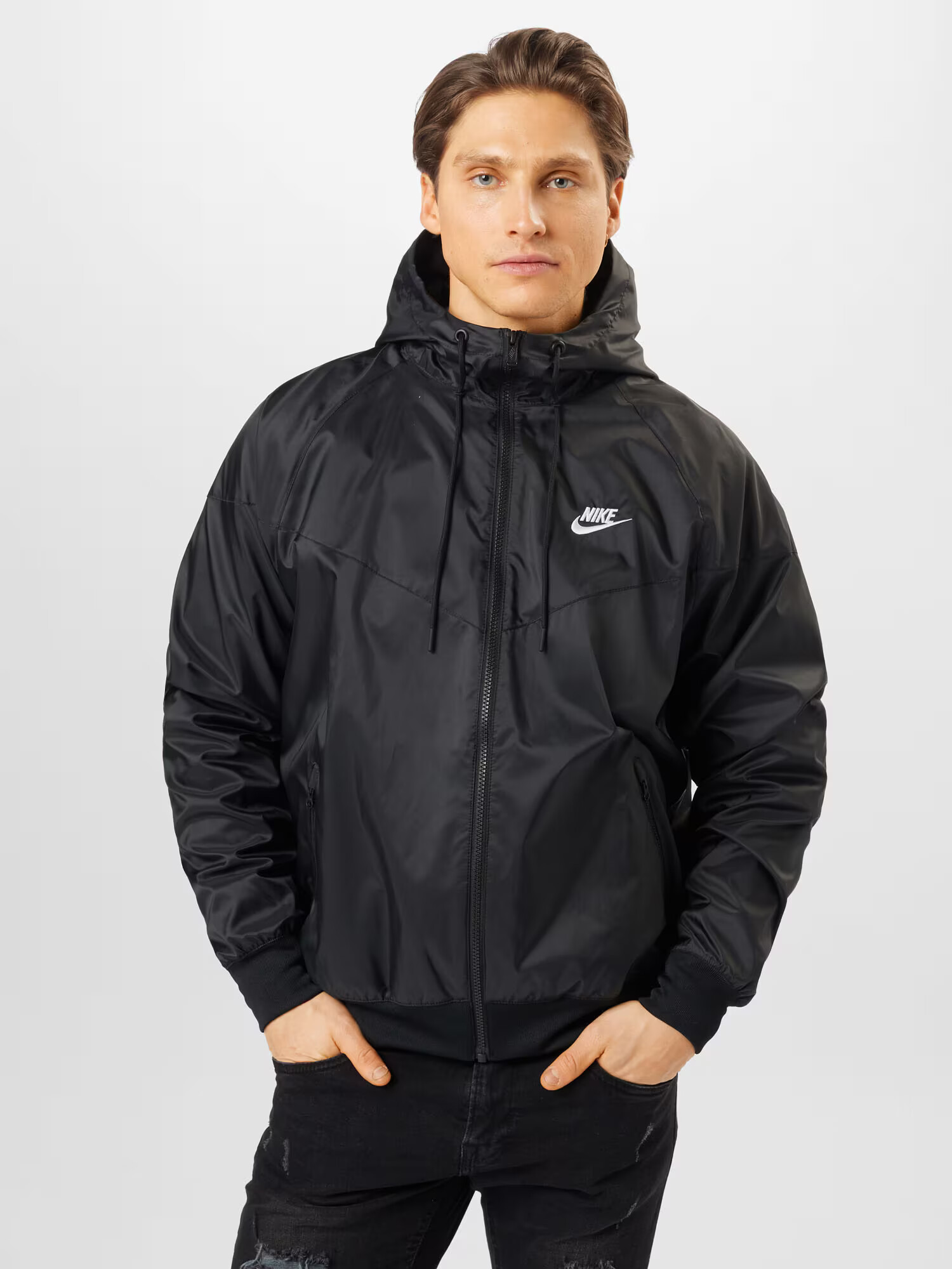 Nike Sportswear Prechodná bunda 'Windrunner' čierna / biela - Pepit.sk