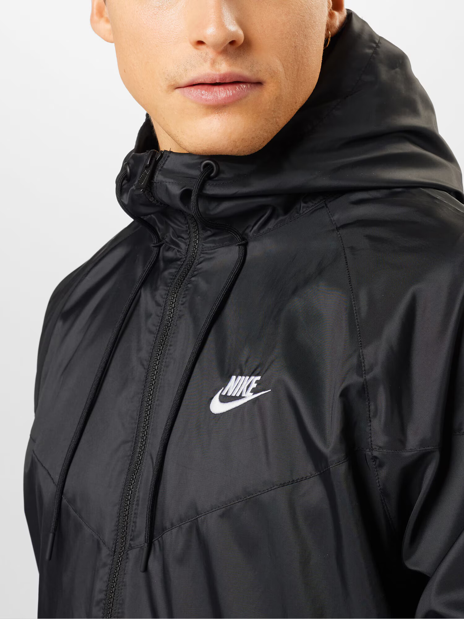 Nike Sportswear Prechodná bunda 'Windrunner' čierna / biela - Pepit.sk