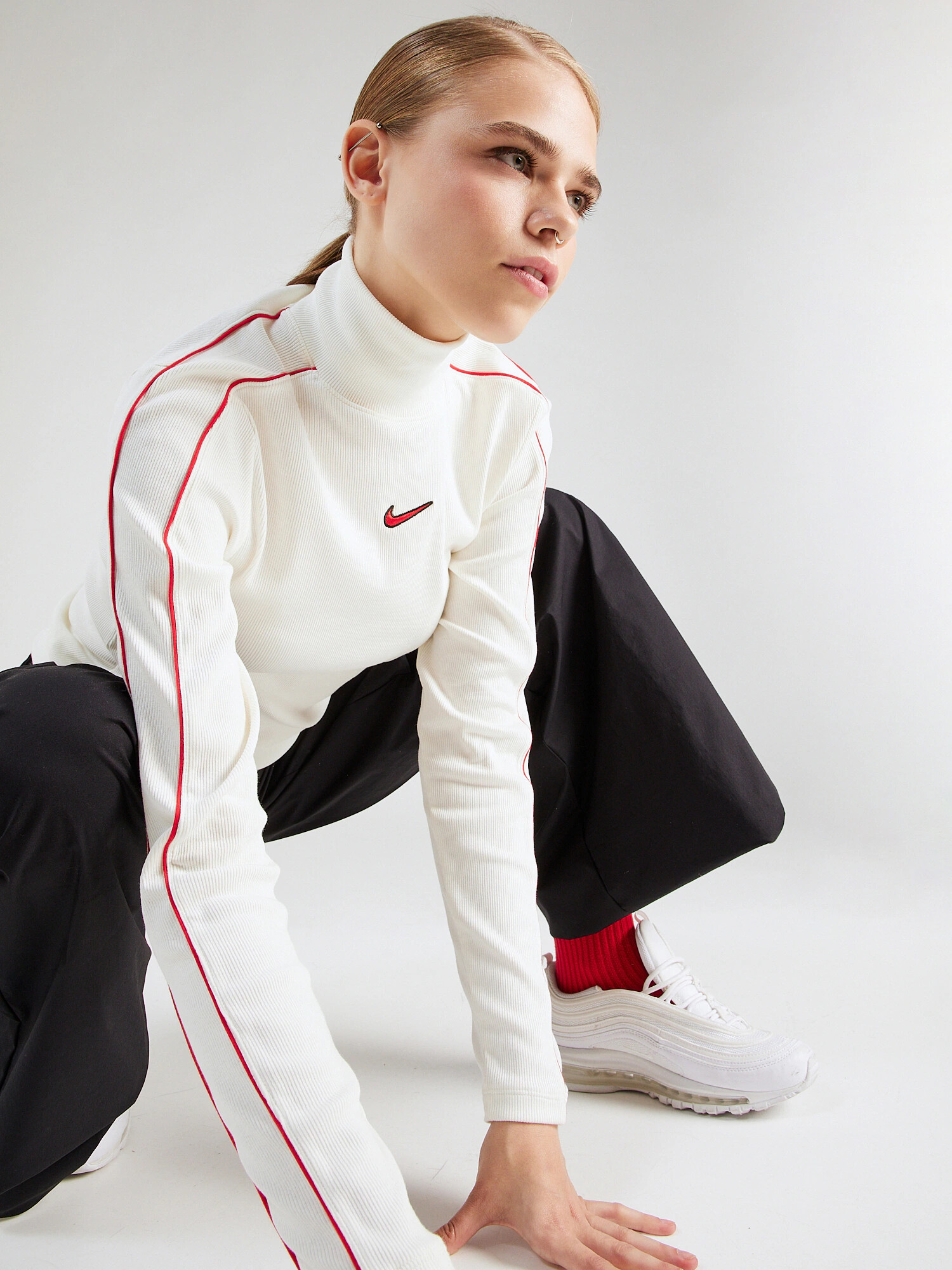 Nike Sportswear Tričko červená / čierna / vaječná škrupina - Pepit.sk