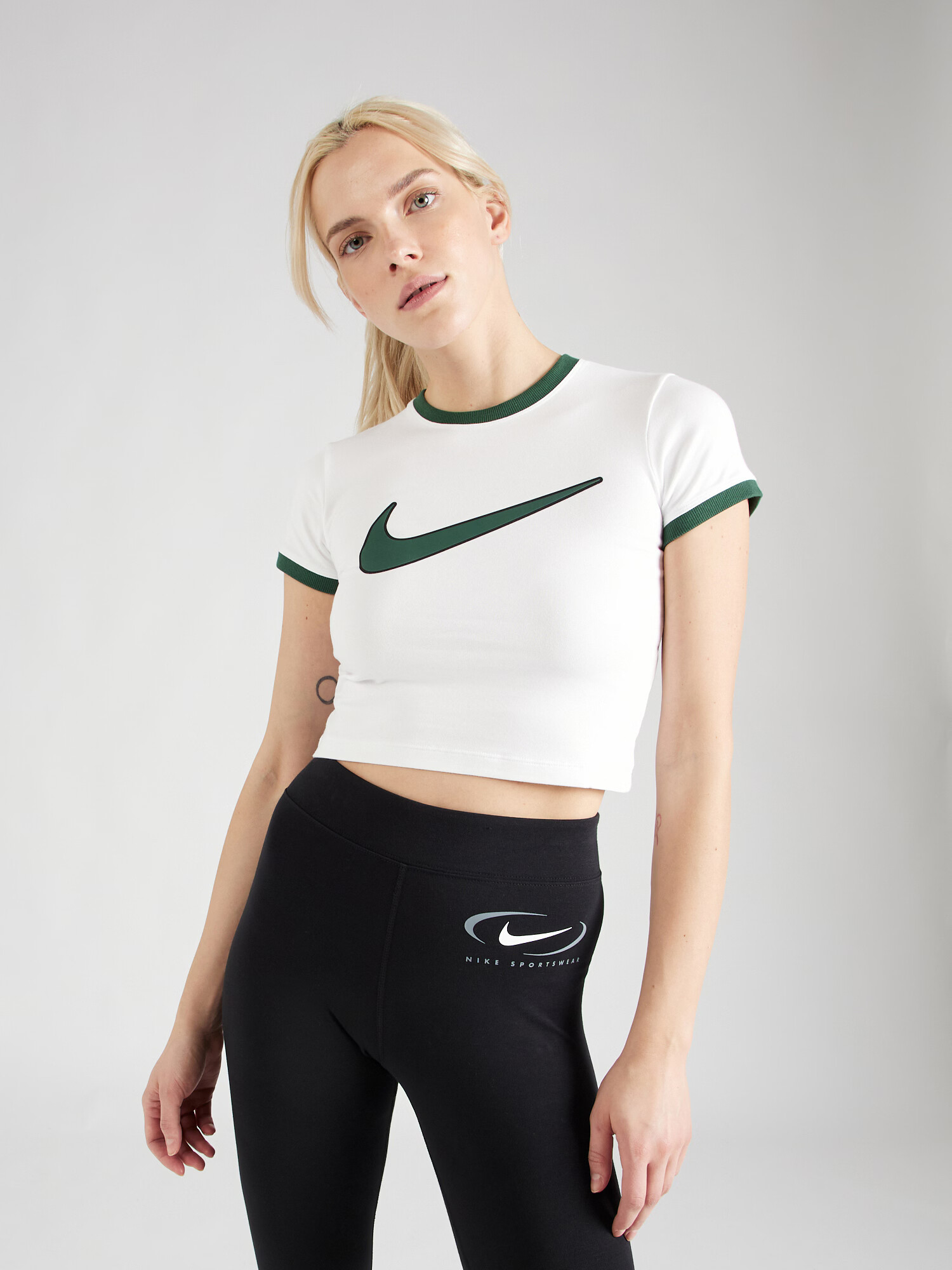 Nike Sportswear Tričko trávovo zelená / biela - Pepit.sk