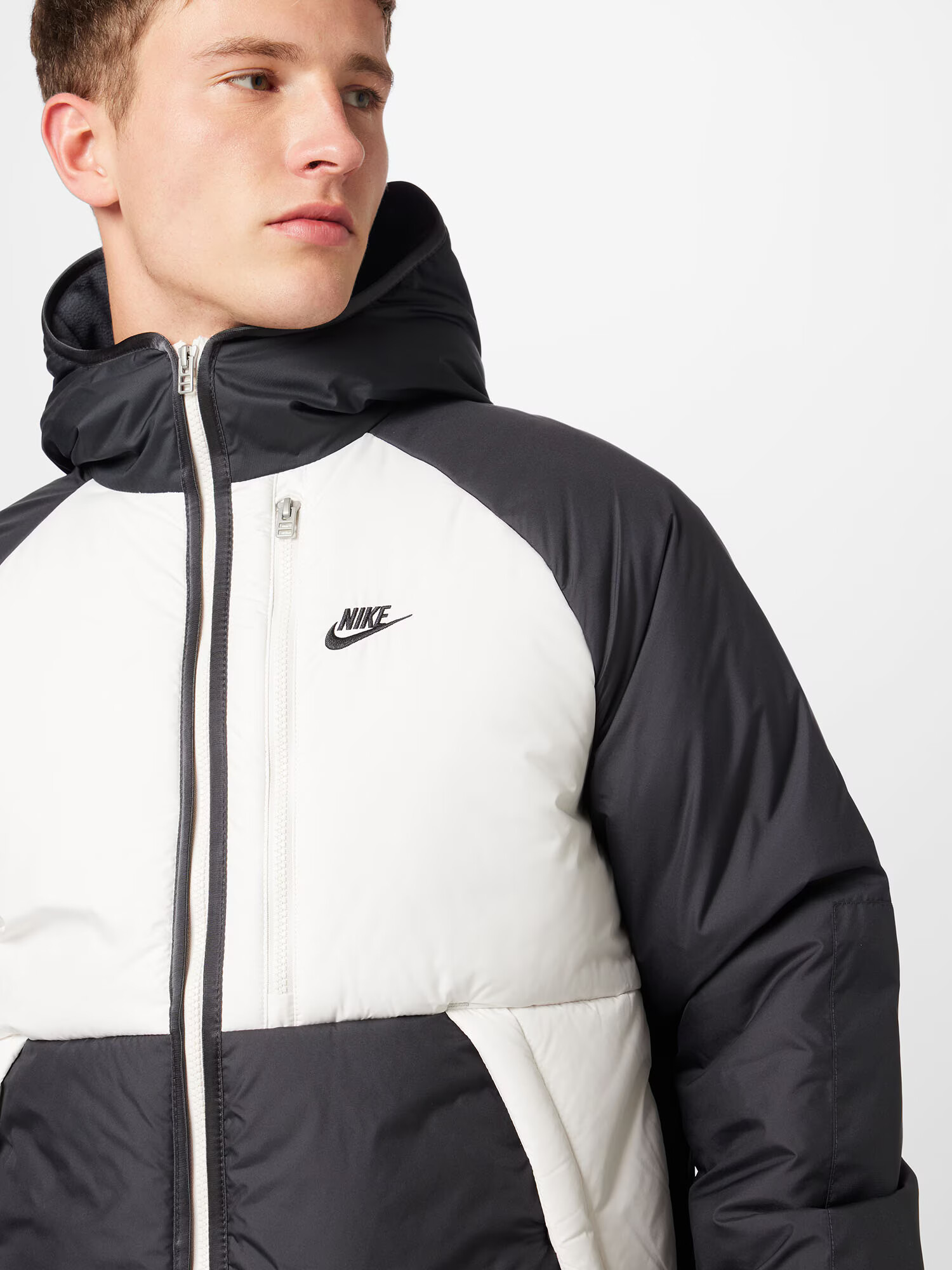 Nike Sportswear Prechodná bunda tmavosivá / biela - Pepit.sk