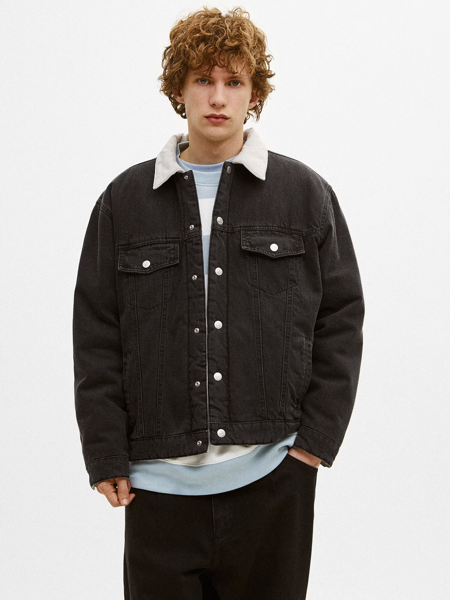 Pull&Bear Prechodná bunda svetlosivá / čierny denim - Pepit.sk