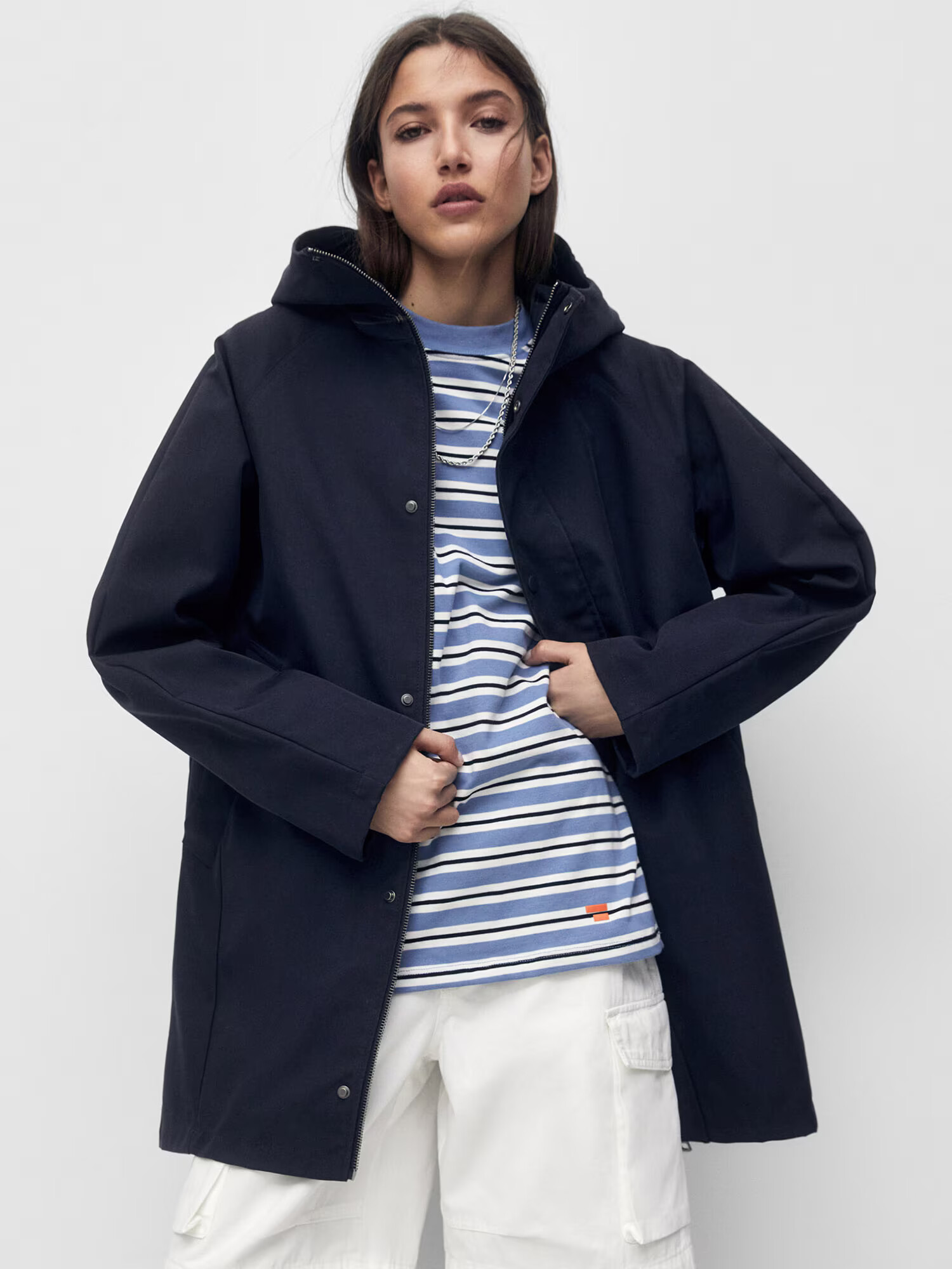 Pull&Bear Prechodná parka námornícka modrá - Pepit.sk