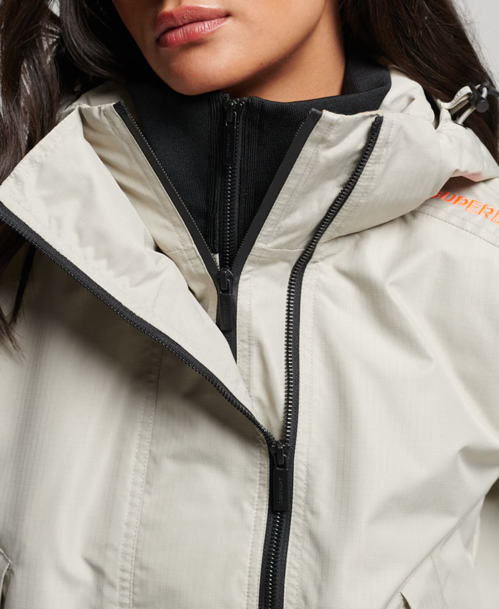 Superdry Funkčná bunda 'SD-Windcheater' svetlosivá / oranžová - Pepit.sk